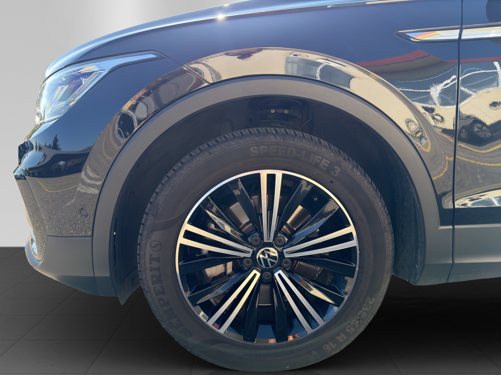 VW Tiguan 2.0TSI Elegance 4Motion DSG-image-7