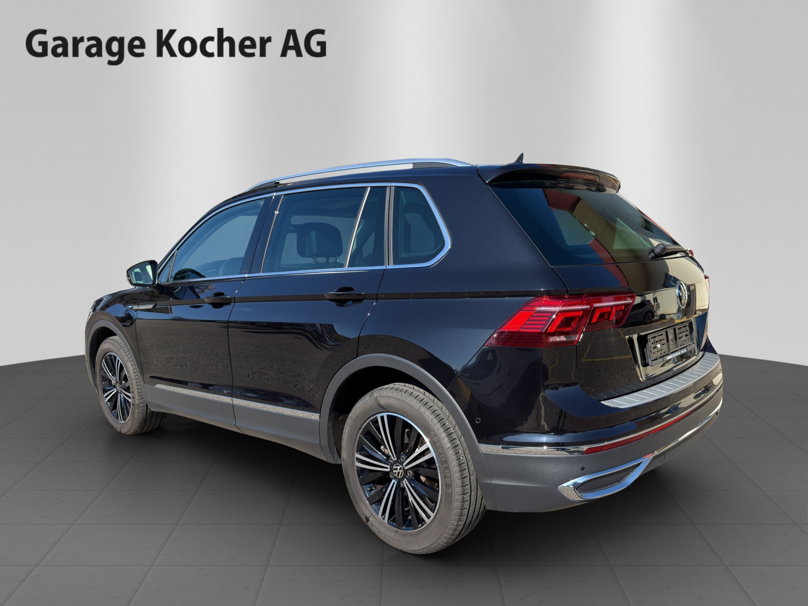 VW Tiguan 2.0TSI Elegance 4Motion DSG-image-4