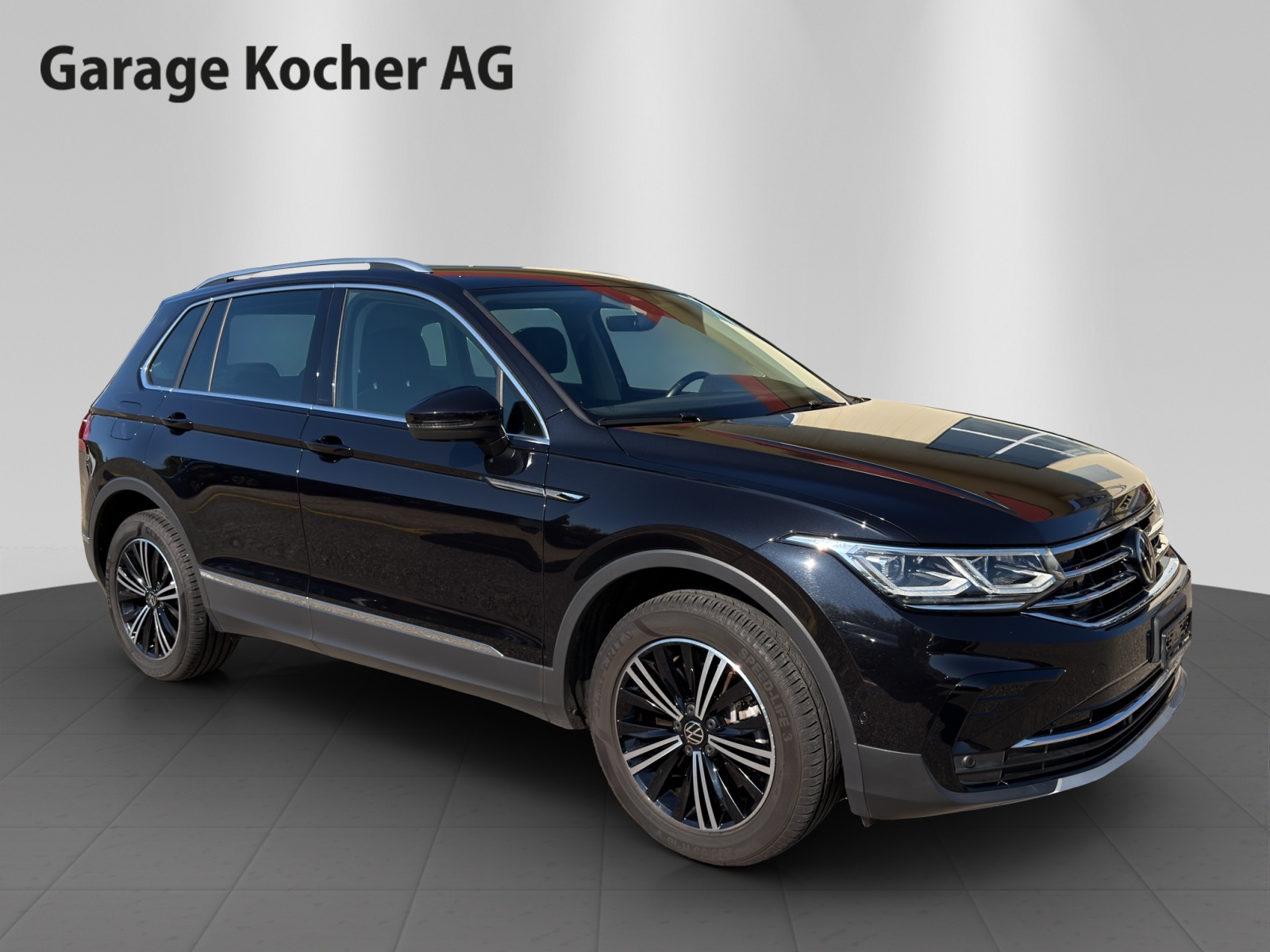 VW Tiguan 2.0TSI Elegance 4Motion DSG-image-6