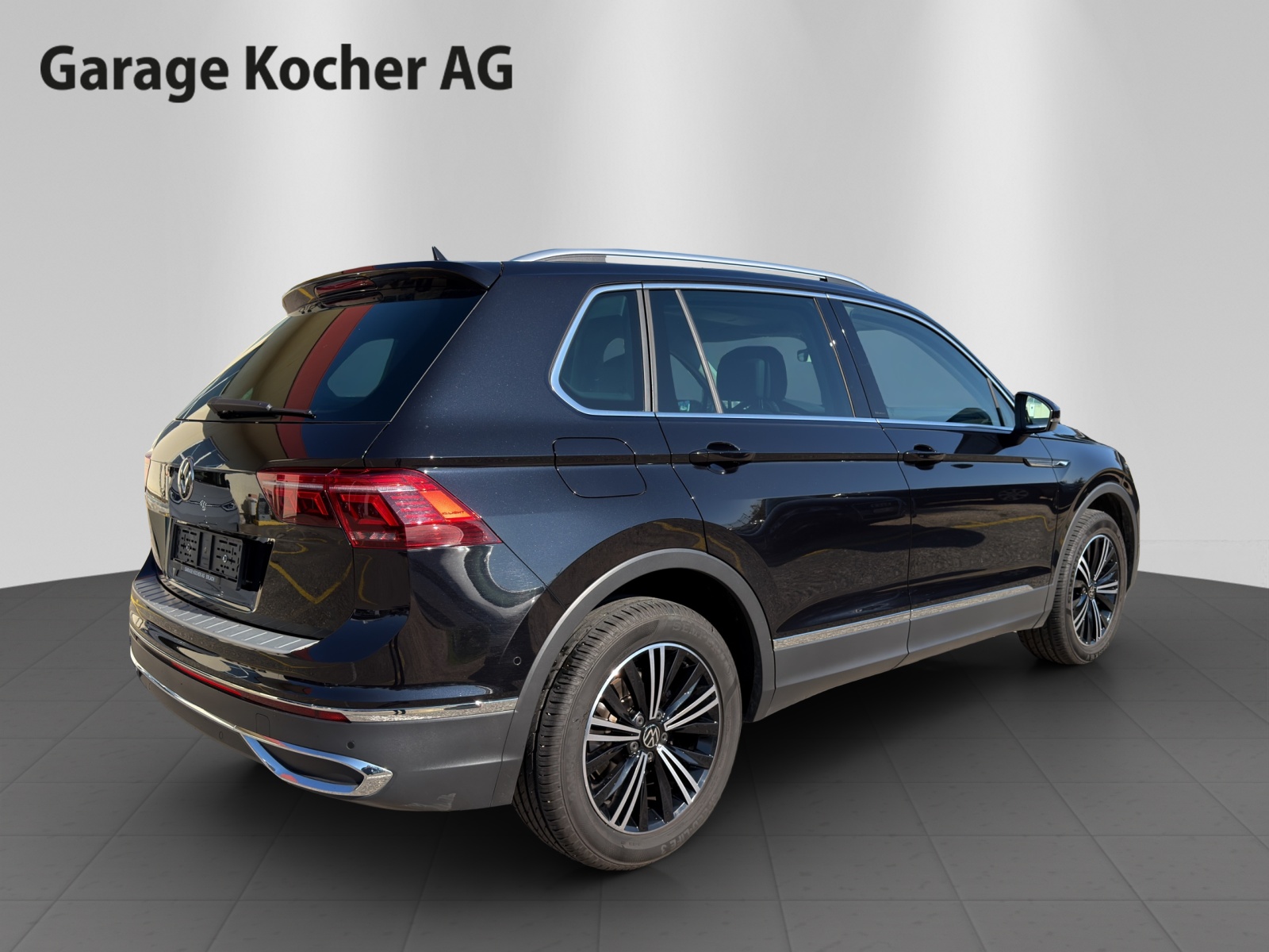 VW Tiguan 2.0TSI Elegance 4Motion DSG-image-5