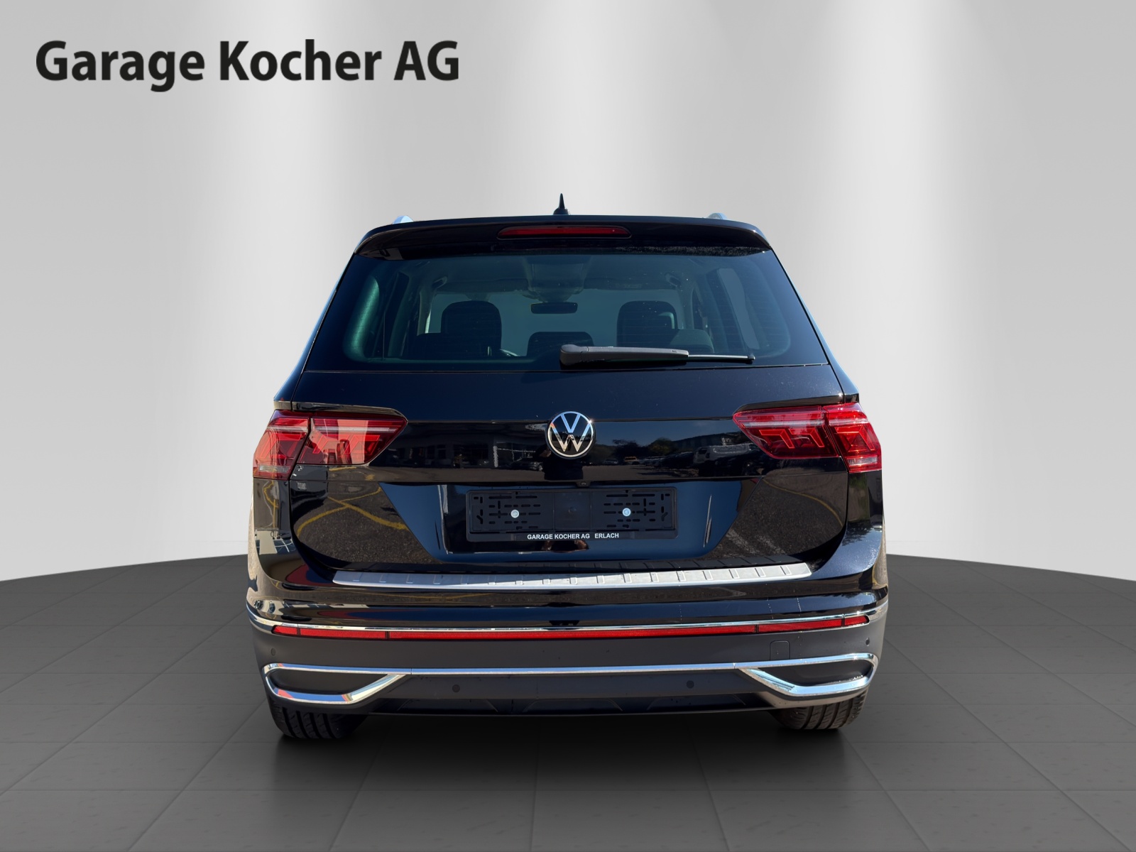VW Tiguan 2.0TSI Elegance 4Motion DSG-image-3