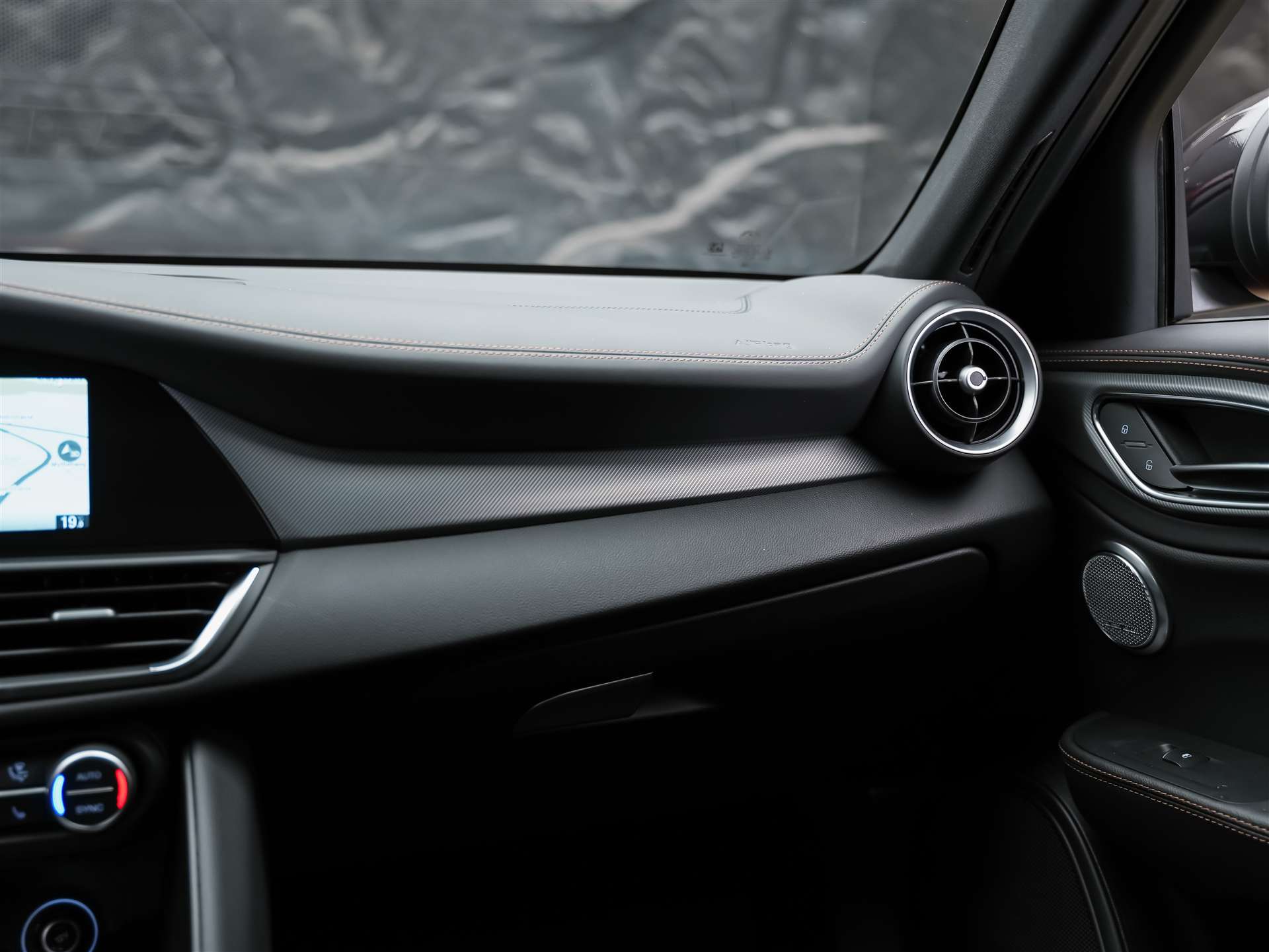 ALFA ROMEO Giulia 2.0 Intensa Q4 AT8 *SOFORT Verfügbar*Werksgarantie*Panorama*Harman/Kardon*-image-23