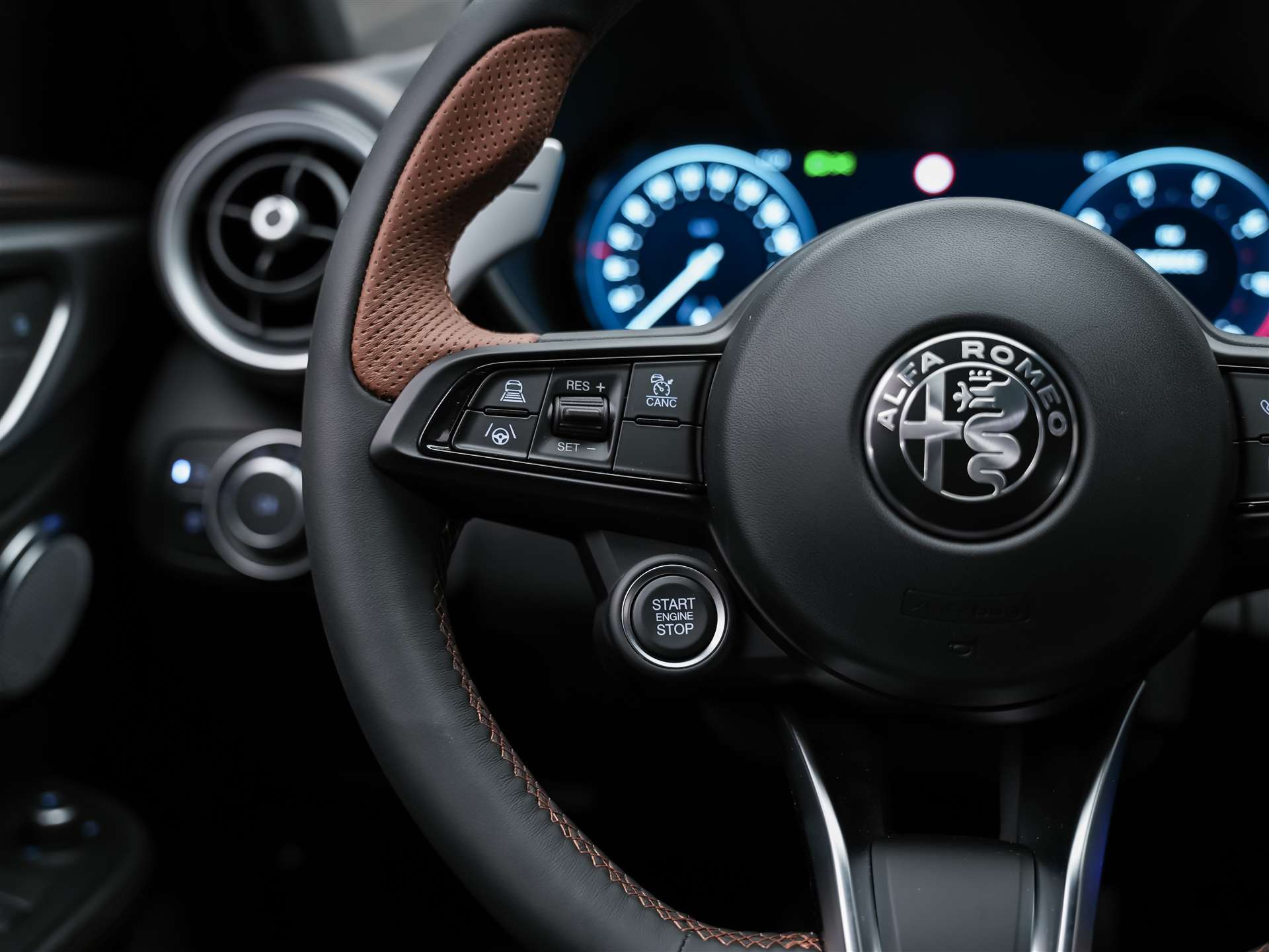 ALFA ROMEO Giulia 2.0 Intensa Q4 AT8 *SOFORT Verfügbar*Werksgarantie*Panorama*Harman/Kardon*-image-30
