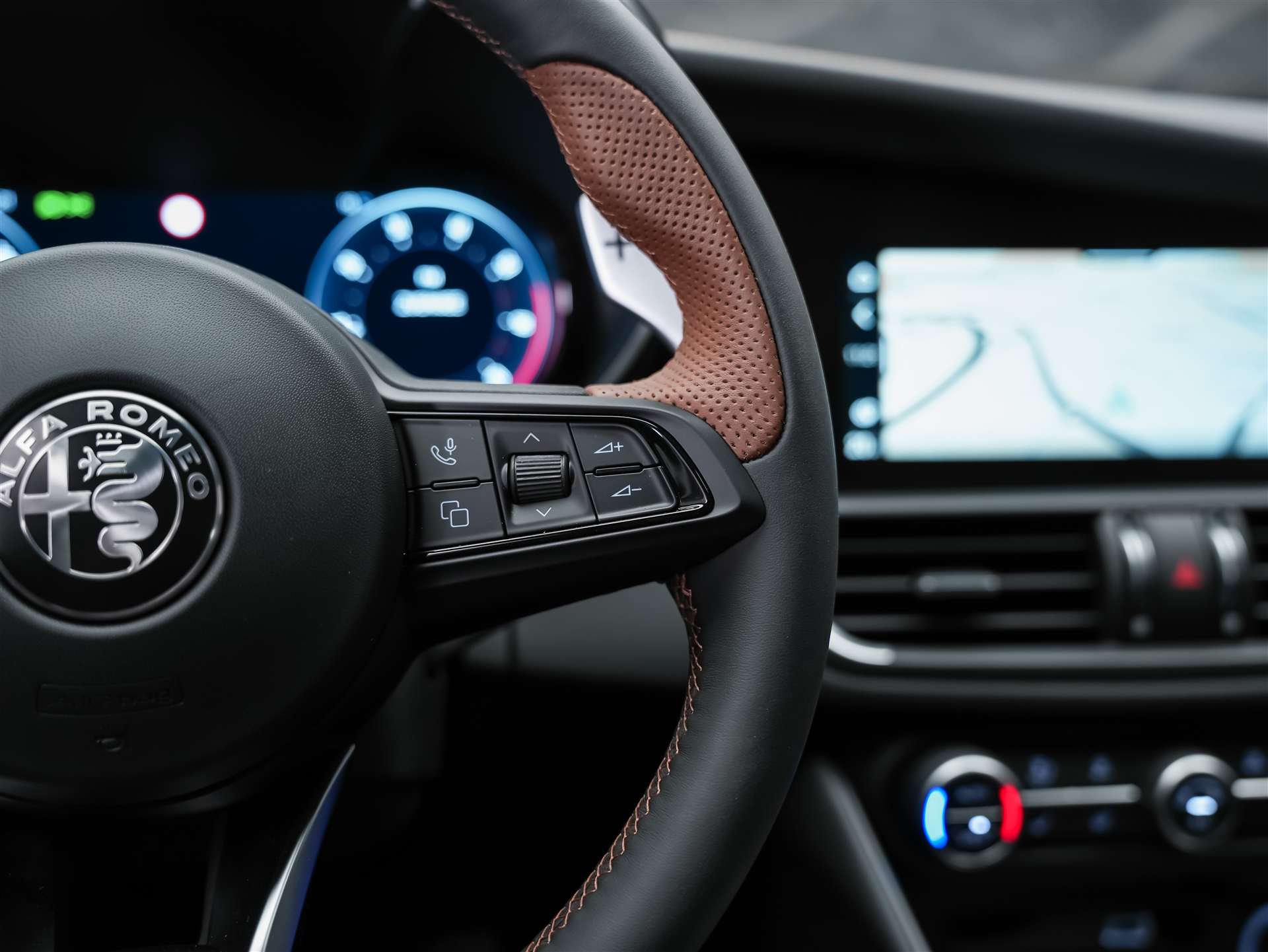 ALFA ROMEO Giulia 2.0 Intensa Q4 AT8 *SOFORT Verfügbar*Werksgarantie*Panorama*Harman/Kardon*-image-31