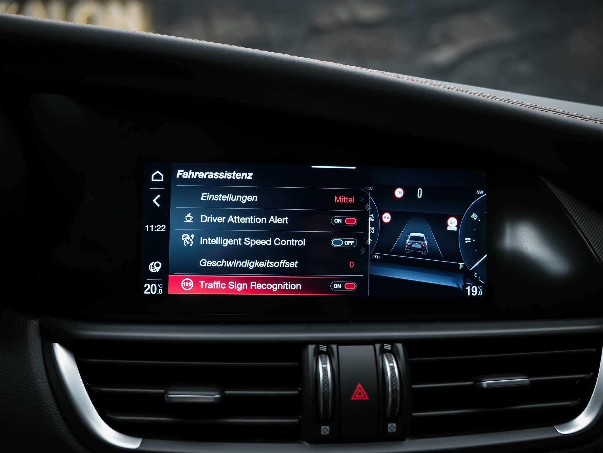 ALFA ROMEO Giulia 2.0 Intensa Q4 AT8 *SOFORT Verfügbar*Werksgarantie*Panorama*Harman/Kardon*-image-36