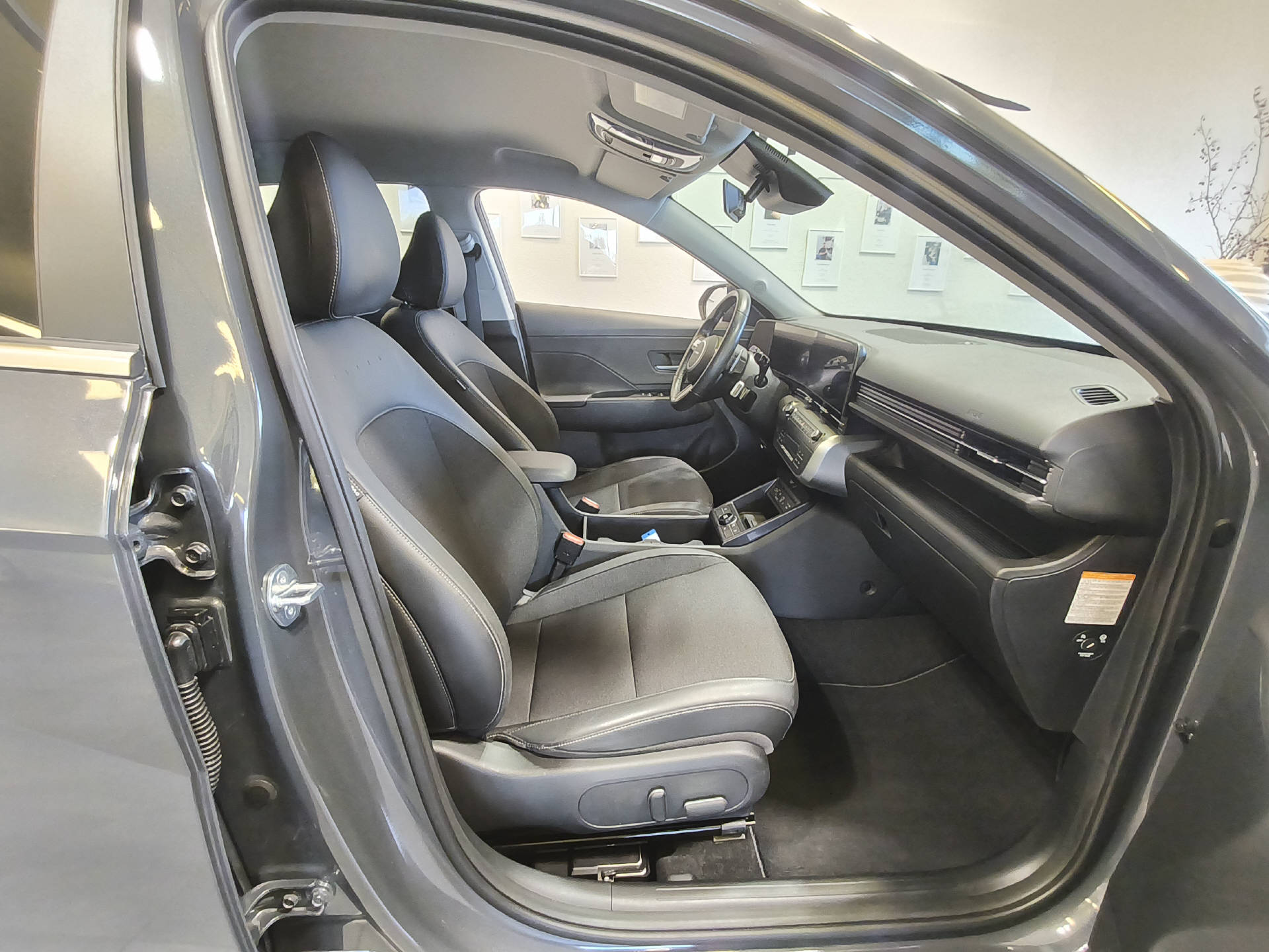 HYUNDAI Kona 1.6 GDi Hybrid Amplia-image-17