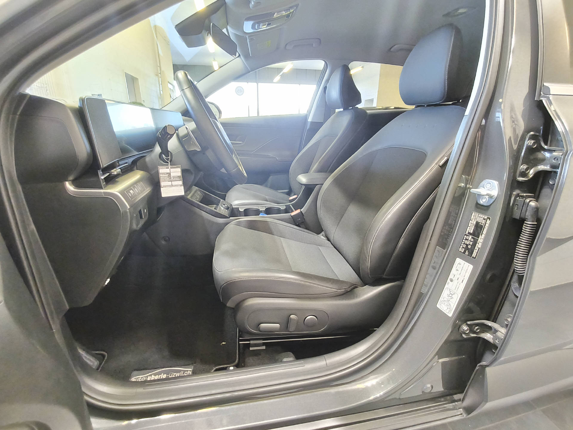 HYUNDAI Kona 1.6 GDi Hybrid Amplia-image-18