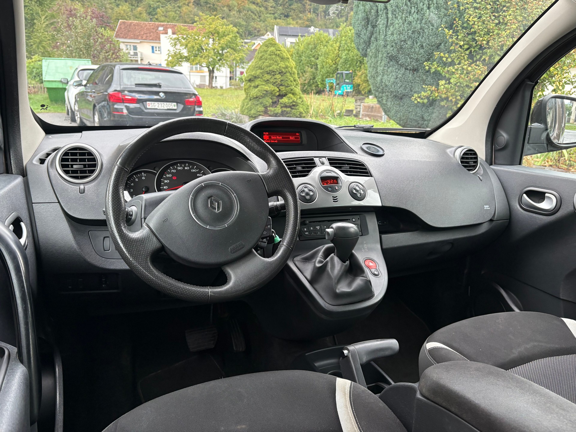 RENAULT Kangoo 1.6 16V Dynamique Automatic-image-4