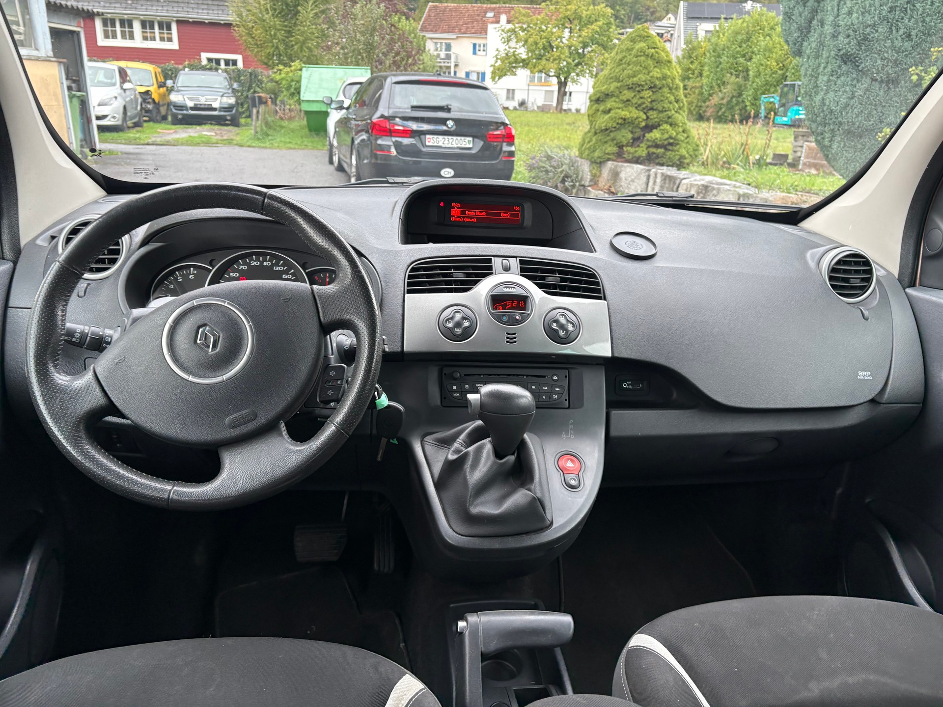 RENAULT Kangoo 1.6 16V Dynamique Automatic-image-5