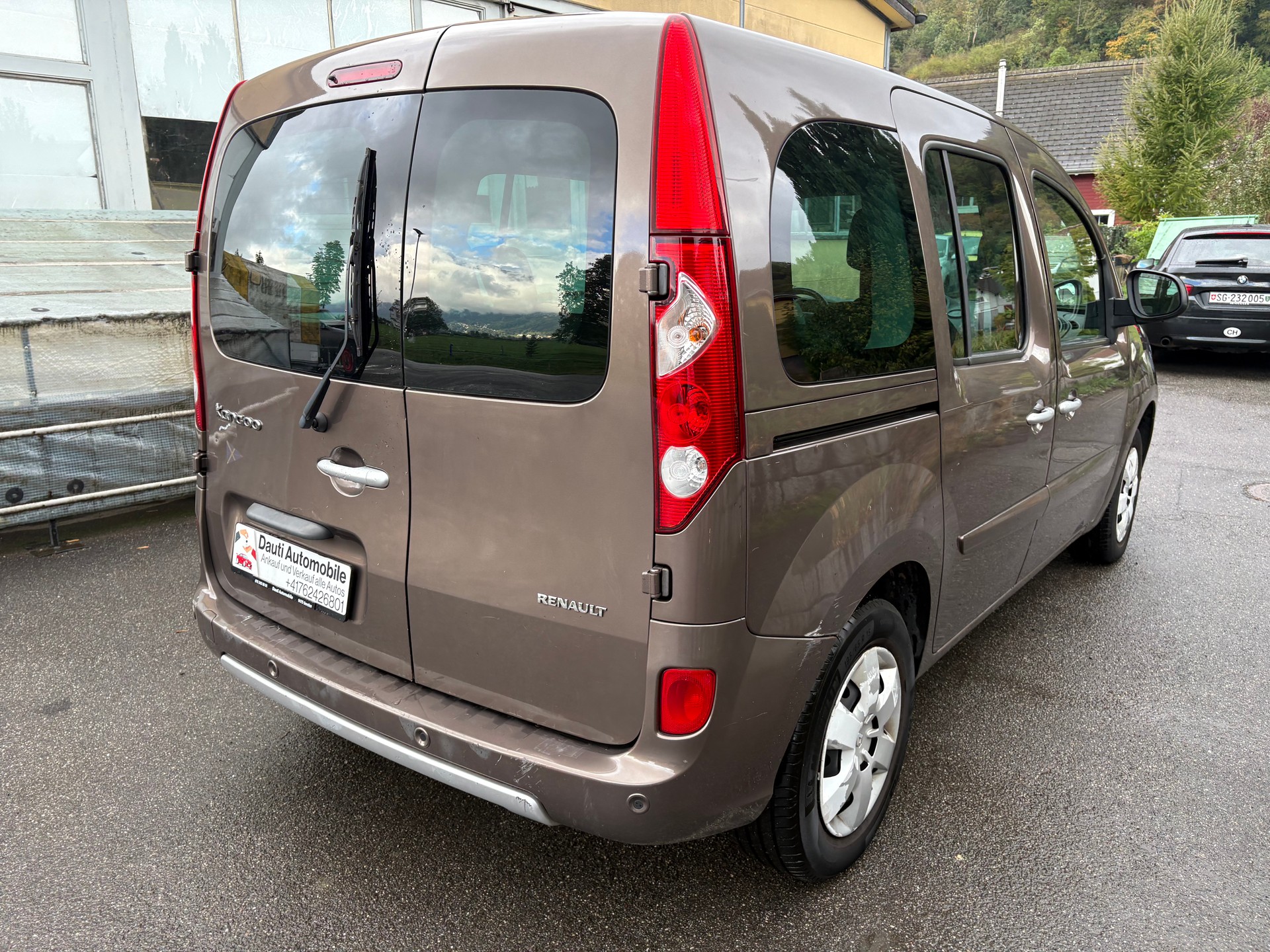 RENAULT Kangoo 1.6 16V Dynamique Automatic-image-2