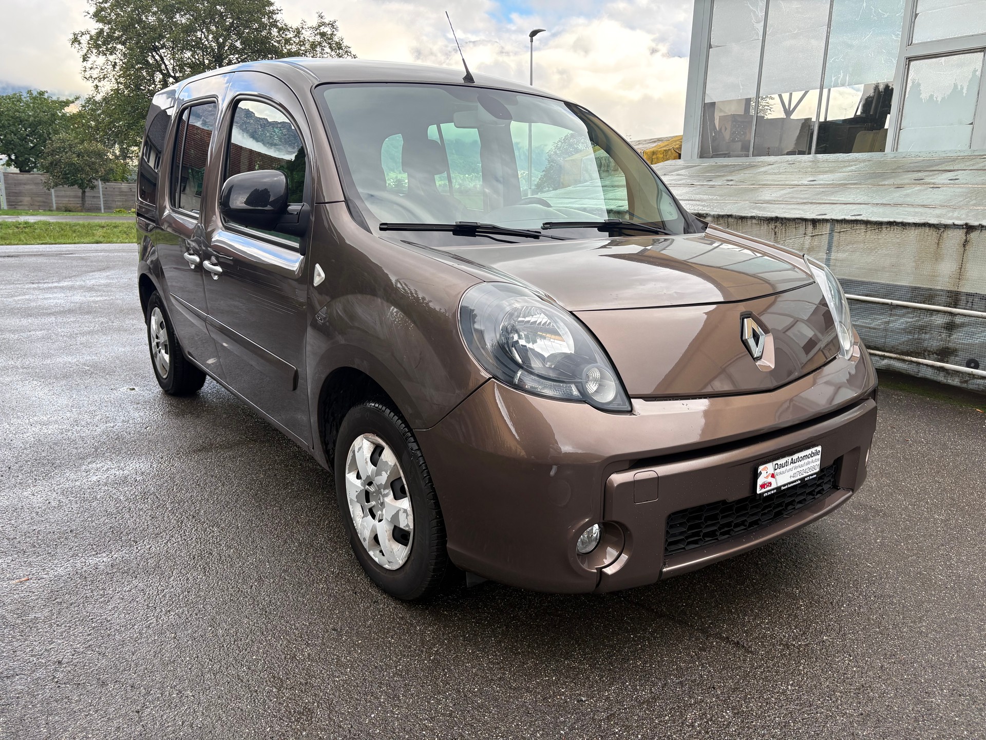 RENAULT Kangoo 1.6 16V Dynamique Automatic-image-1