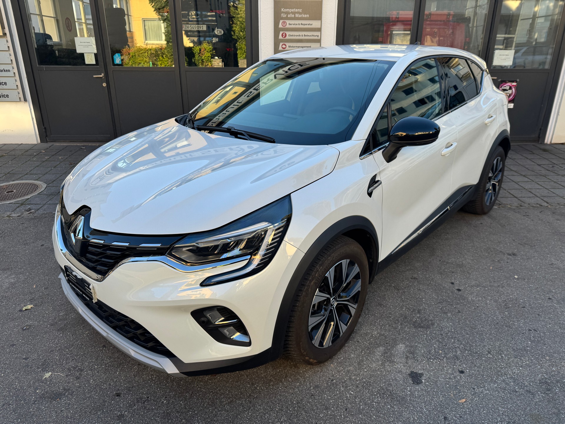 RENAULT Captur 1.6 E-Tech 160 Iconic DHT-showroom-element-1