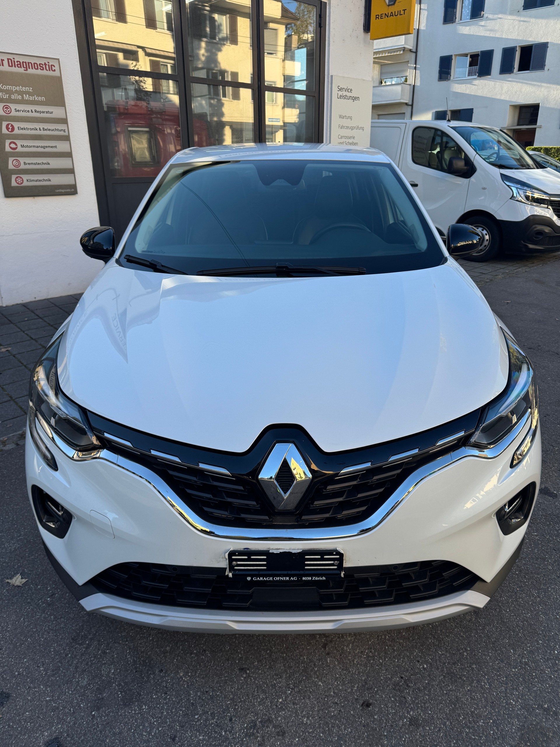RENAULT Captur 1.6 E-Tech 160 Iconic DHT-showroom-element-2