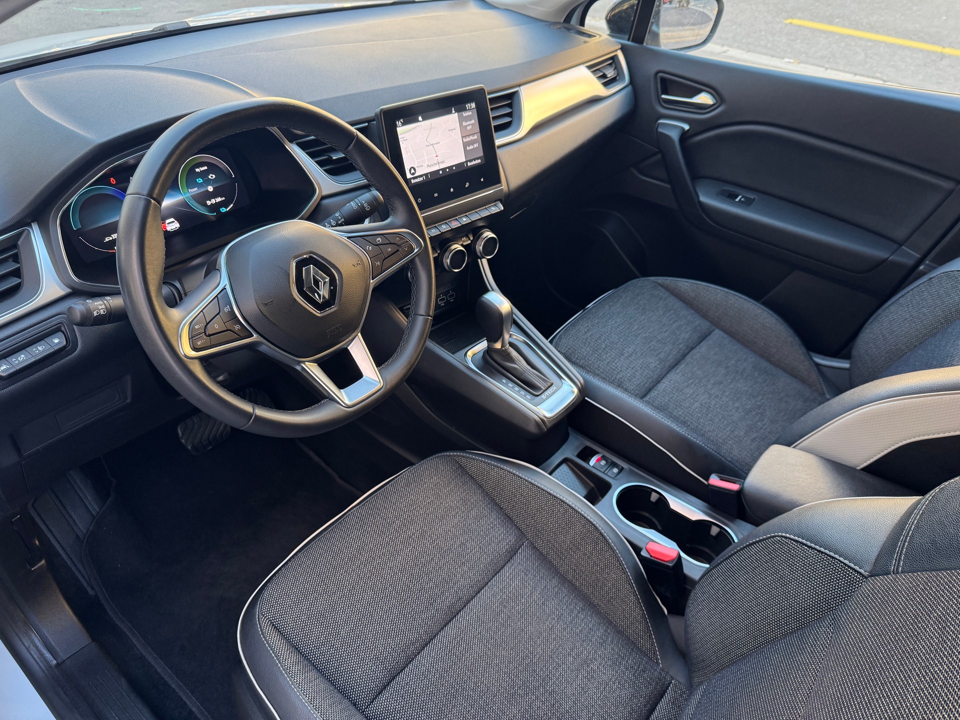 RENAULT Captur 1.6 E-Tech 160 Iconic DHT-image-9