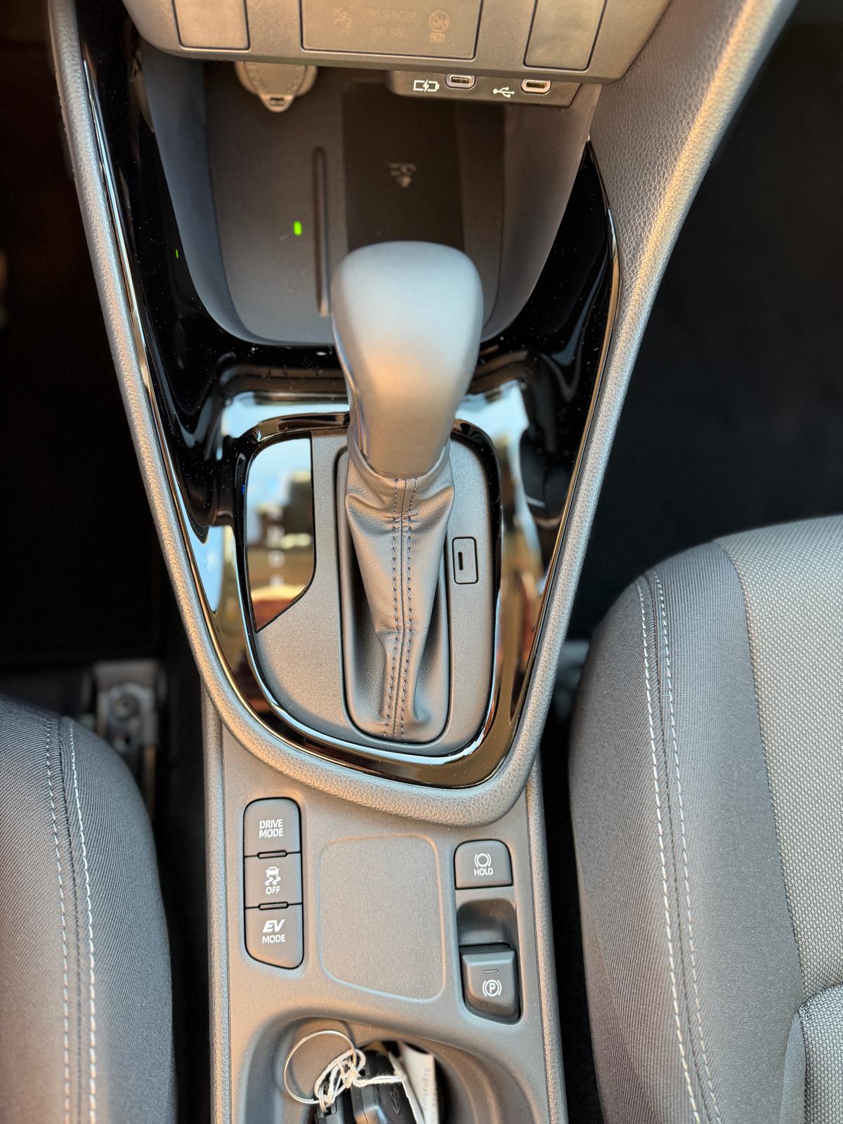 TOYOTA Yaris 1.5 Trend e-CVT-image-22