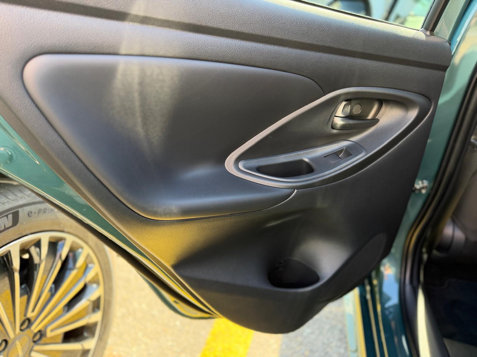 TOYOTA Yaris 1.5 Trend e-CVT-image-12