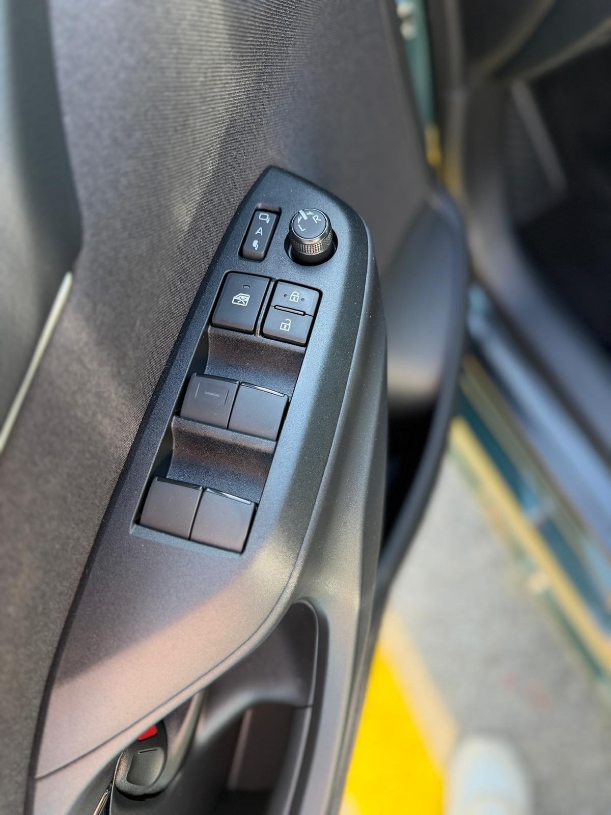 TOYOTA Yaris 1.5 Trend e-CVT-image-10