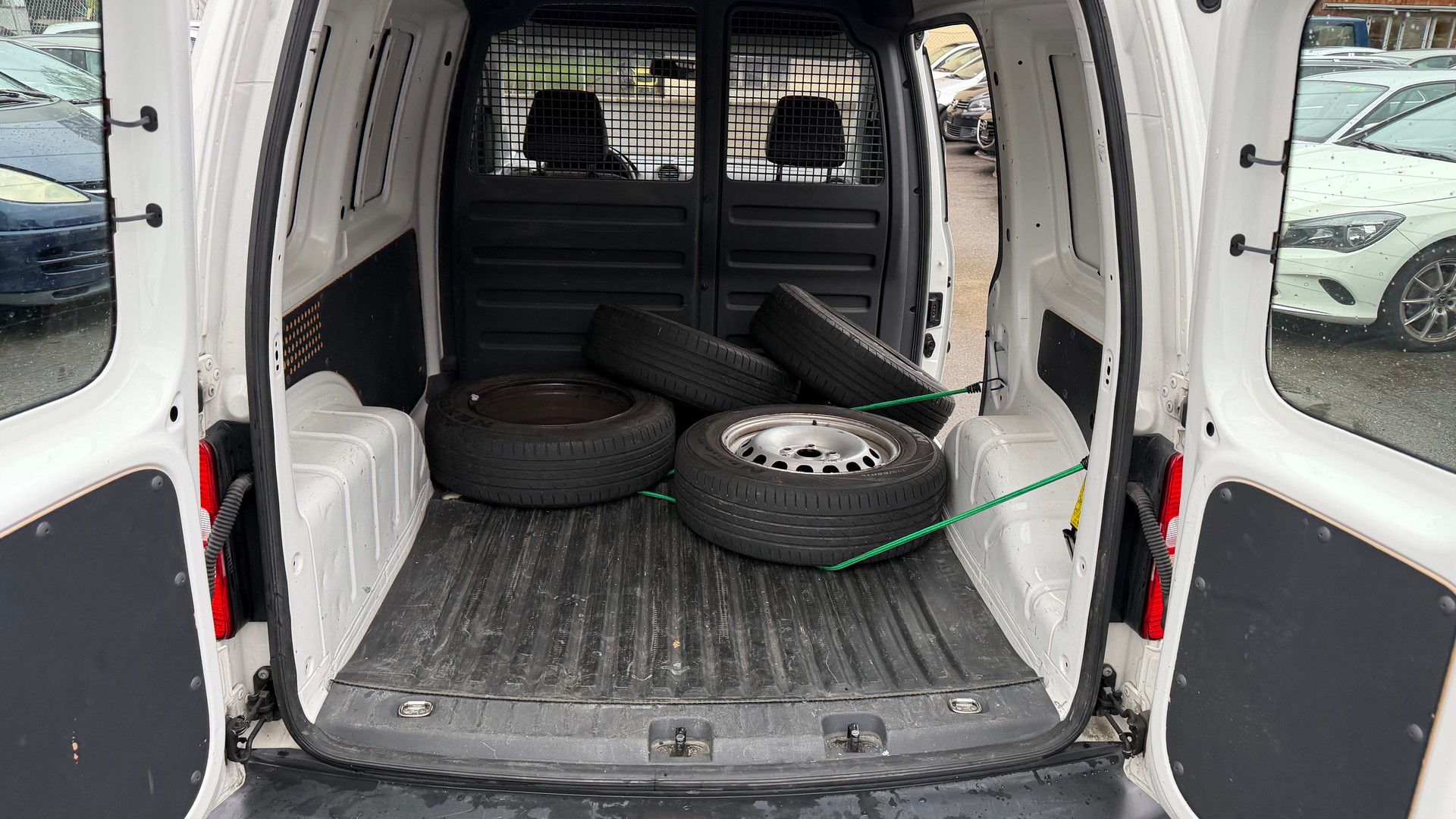 VW Caddy 1.2 TSI-image-11