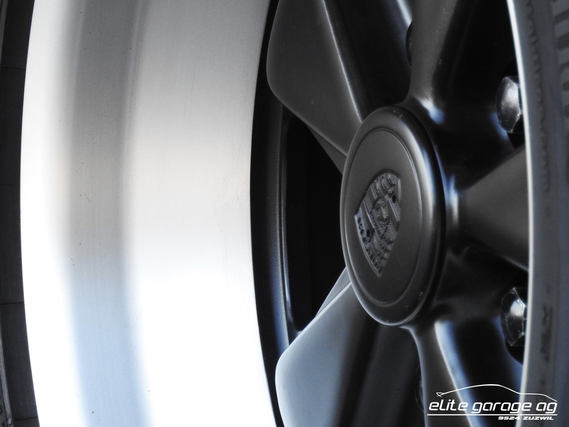 PORSCHE 911 TURBO-image-8