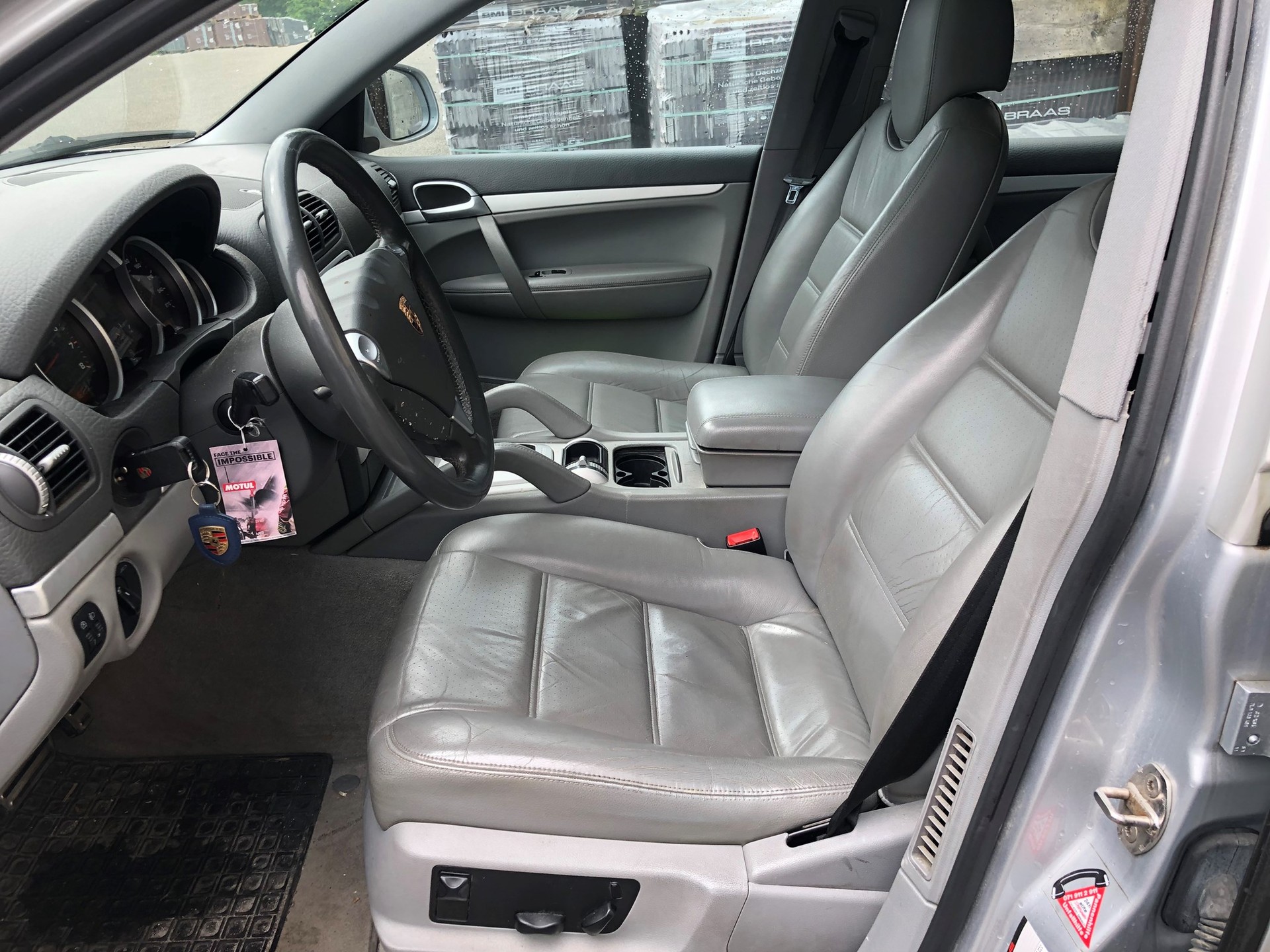 PORSCHE Cayenne S-image-11