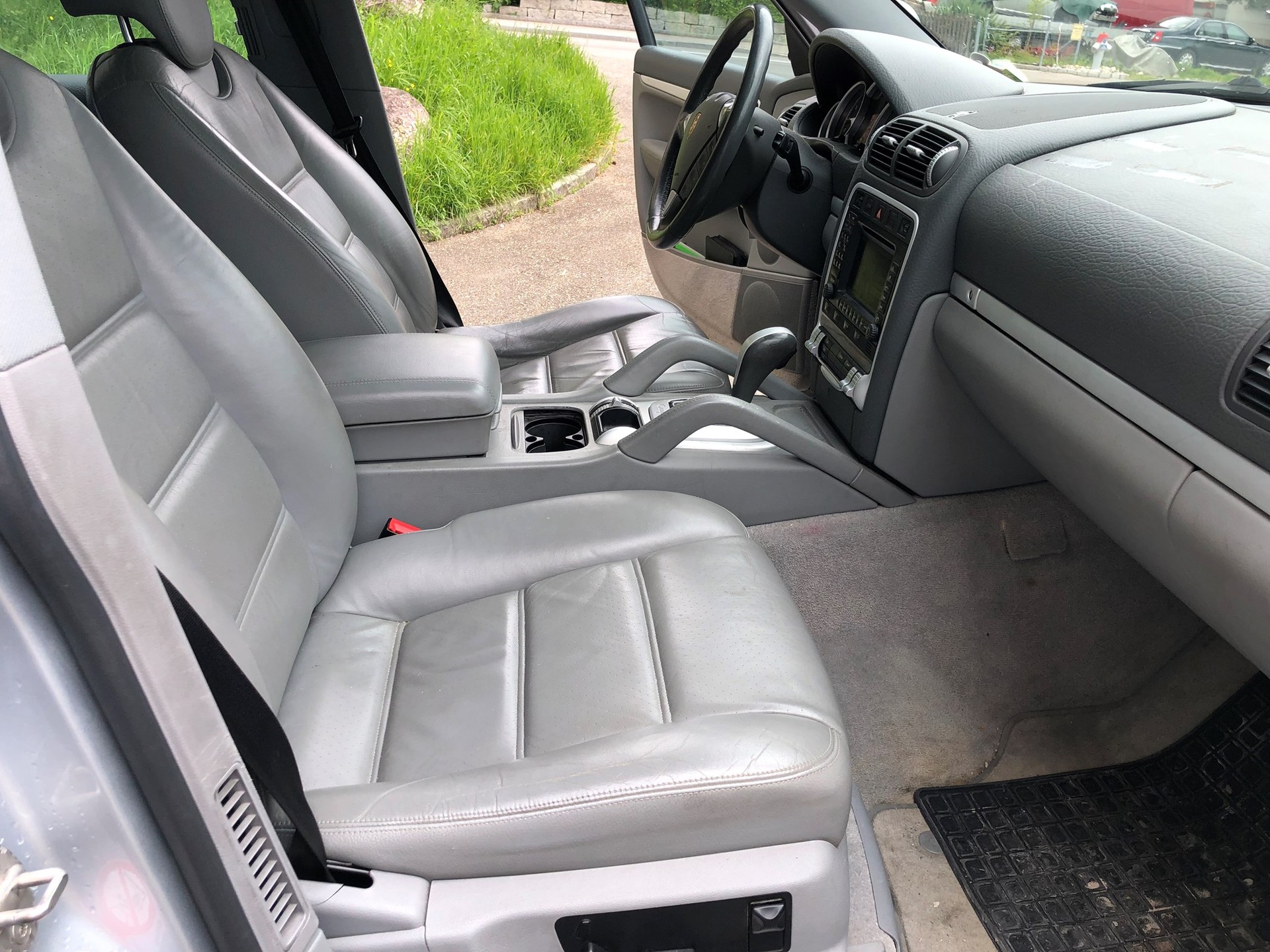 PORSCHE Cayenne S-image-12