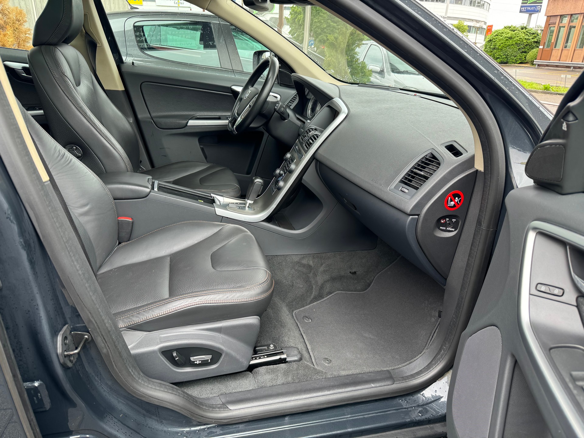 VOLVO XC60 T6 AWD Summum Geartronic-image-8
