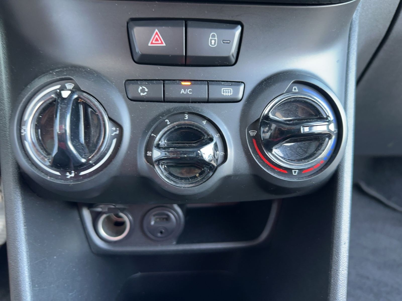 PEUGEOT 2008 1.2 VTI Access-image-14