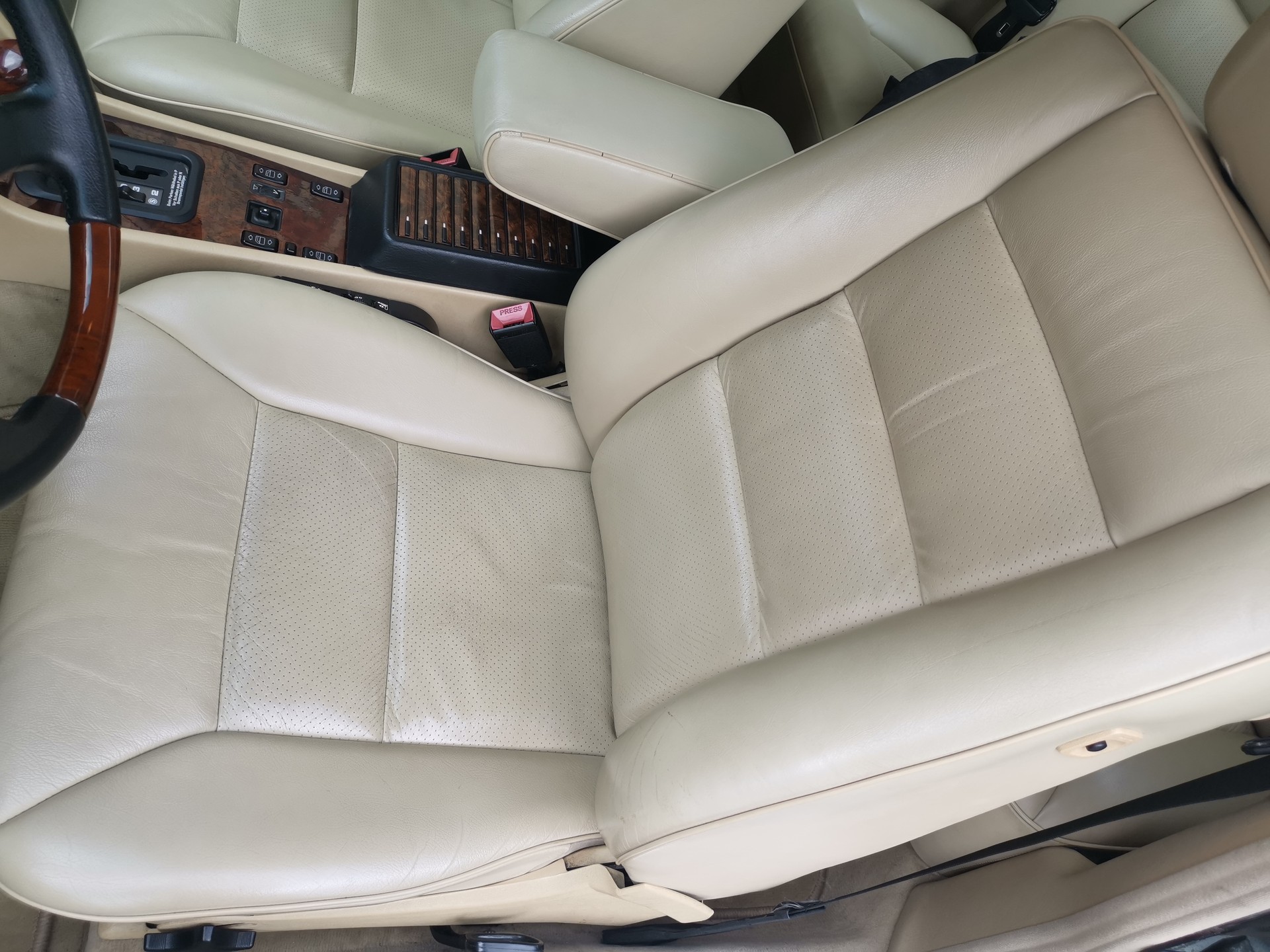 MERCEDES-BENZ 300 CE-image-10