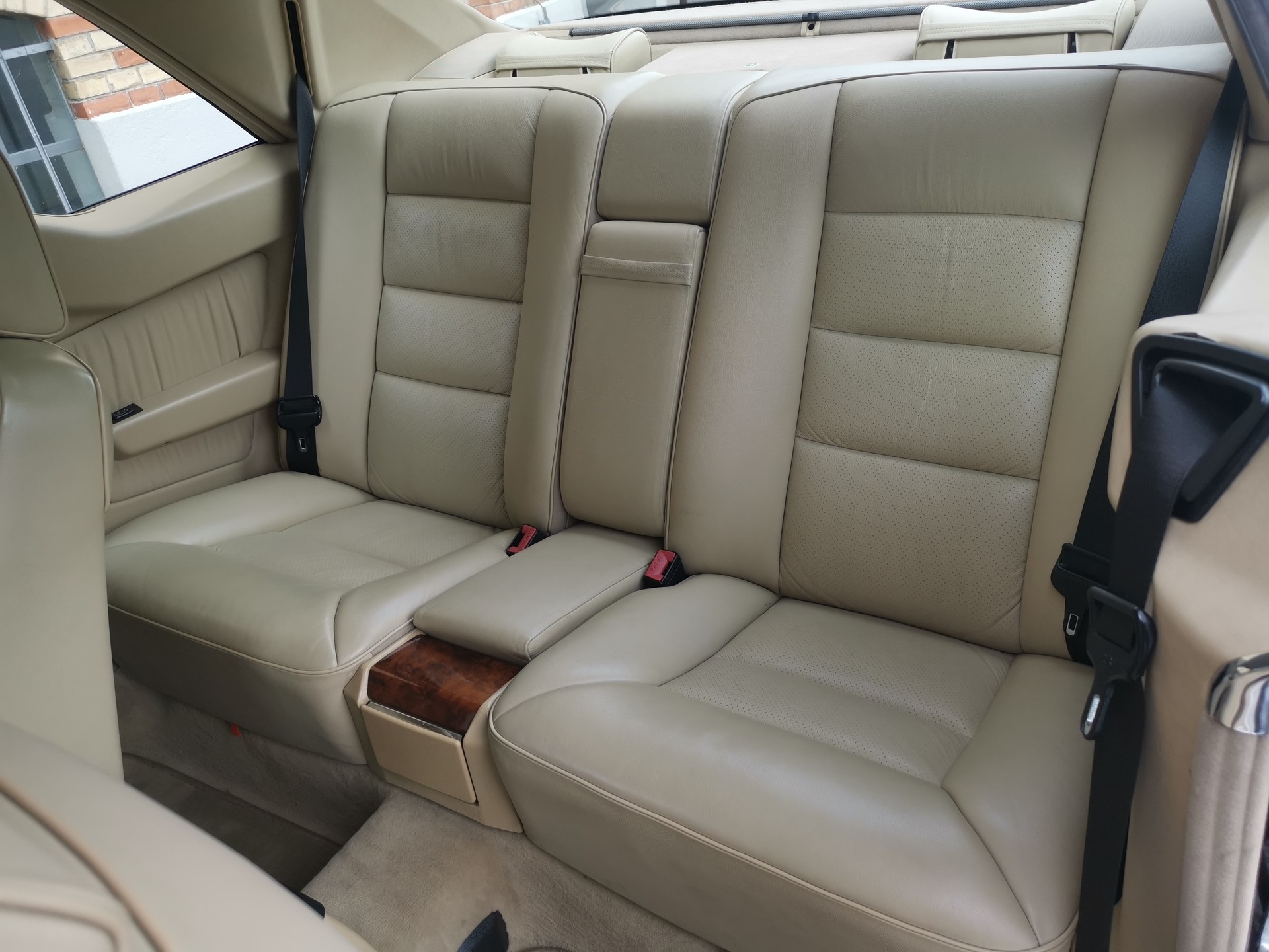 MERCEDES-BENZ 300 CE-image-9