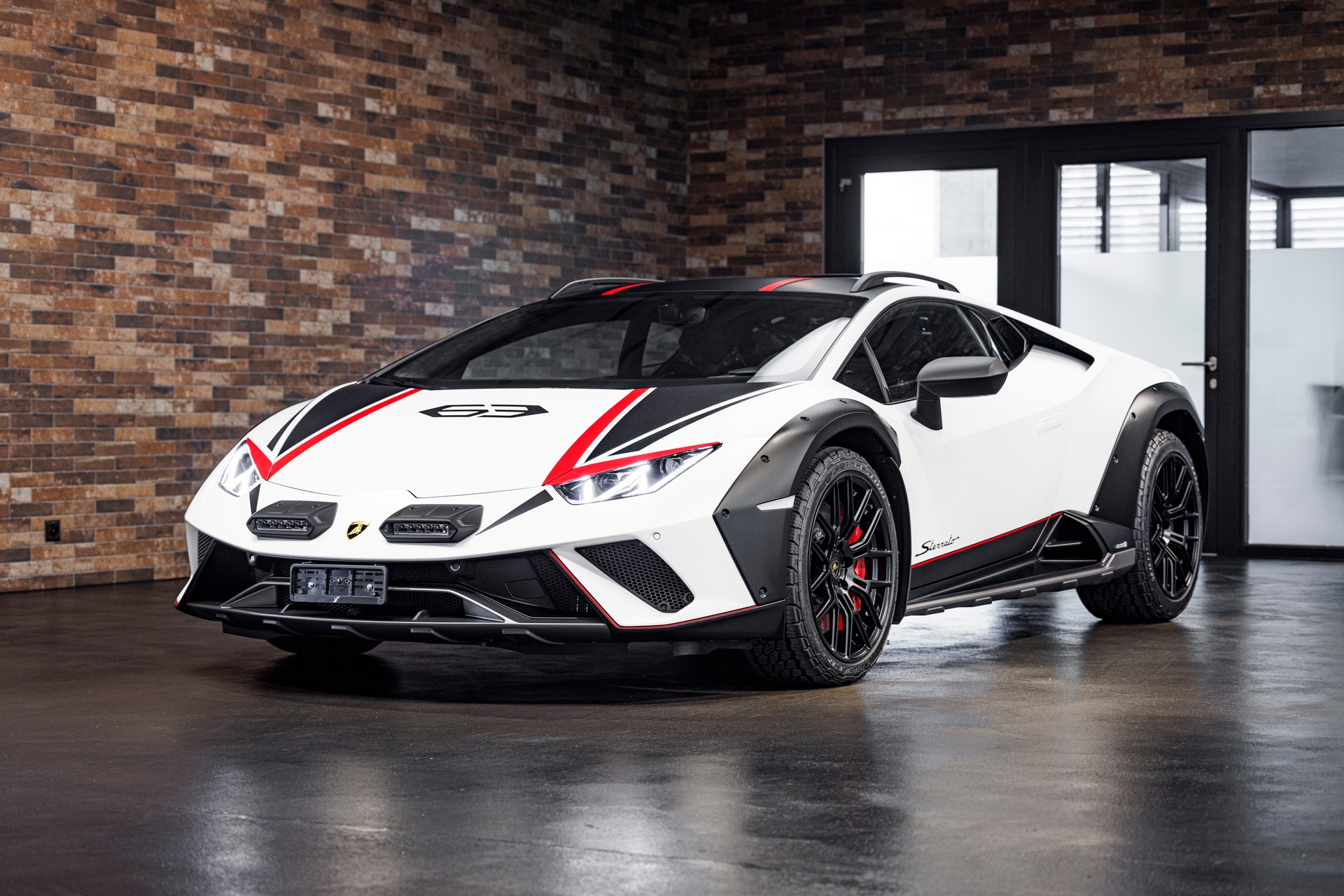 LAMBORGHINI Huracán Sterrato-image-1