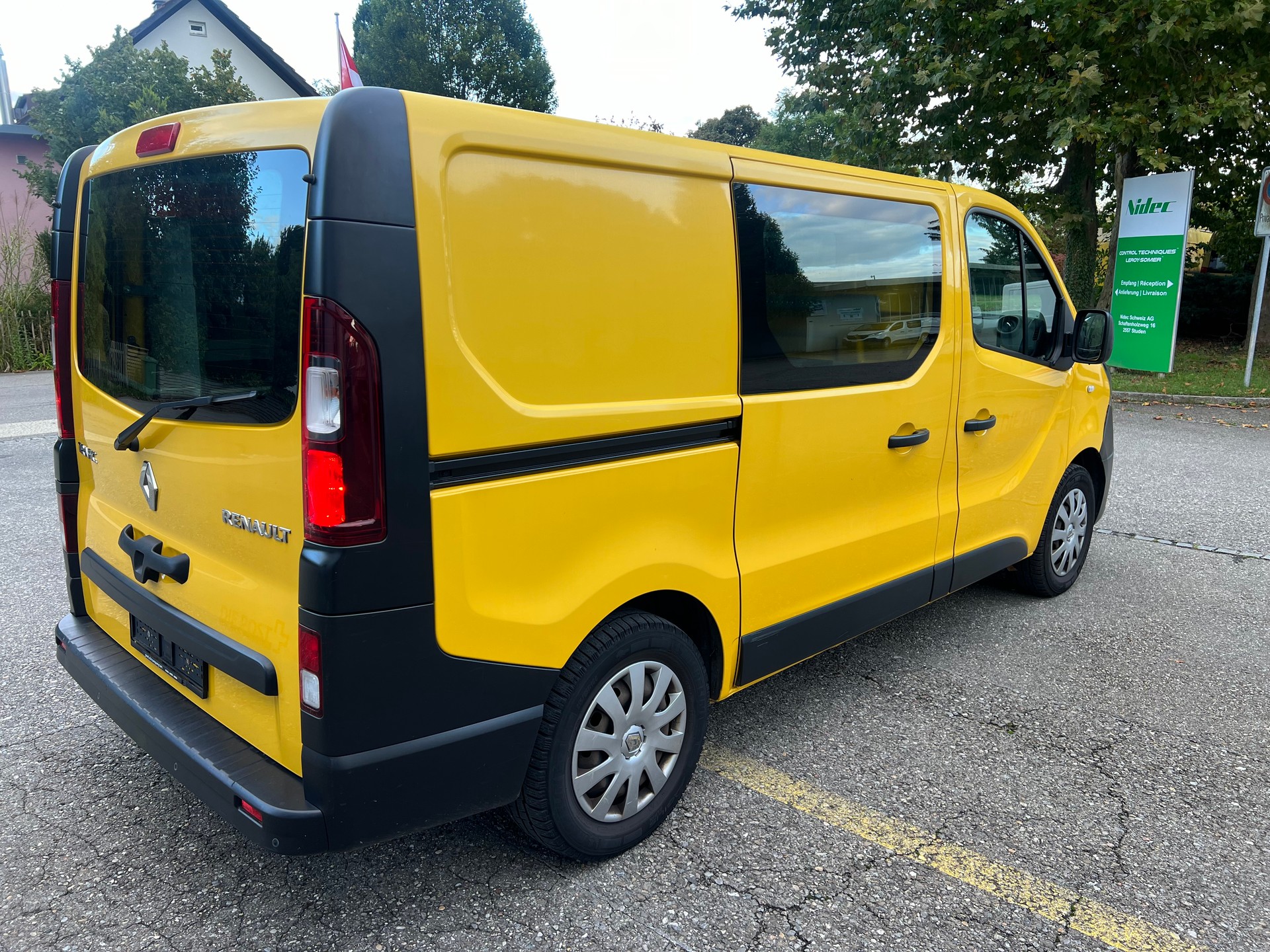 RENAULT Trafic 1.6 ENERGY TwinT. dCi145 2.9t Business L1H1-image-2