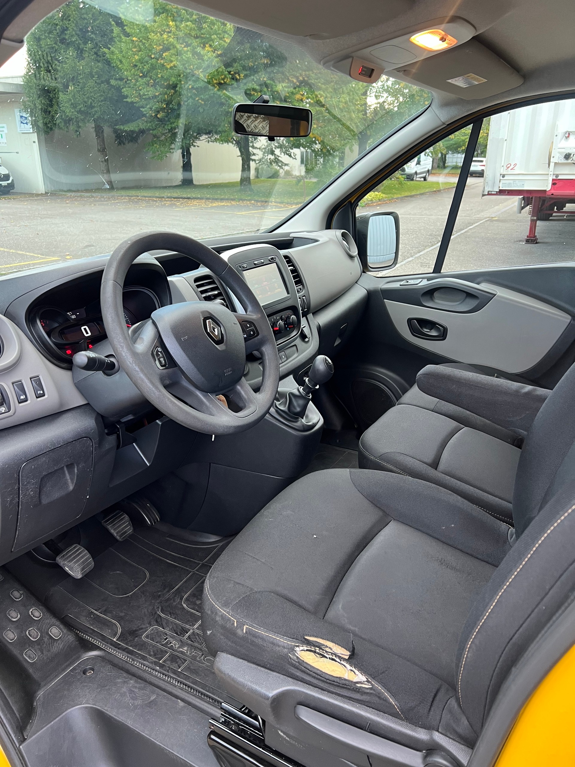 RENAULT Trafic 1.6 ENERGY TwinT. dCi145 2.9t Business L1H1-image-6