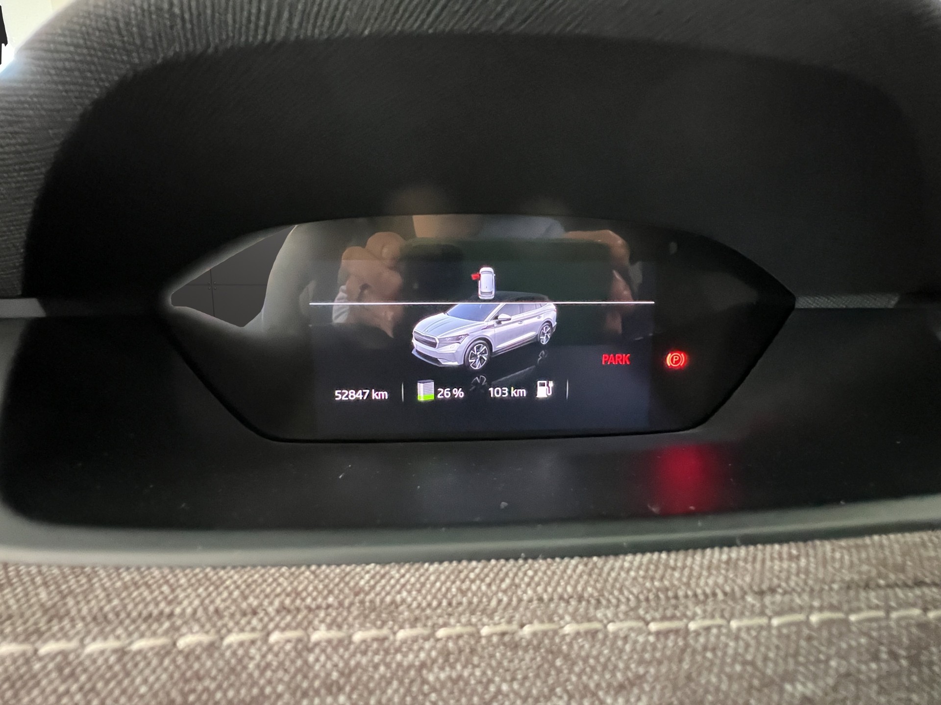SKODA Enyaq iV 60-image-7