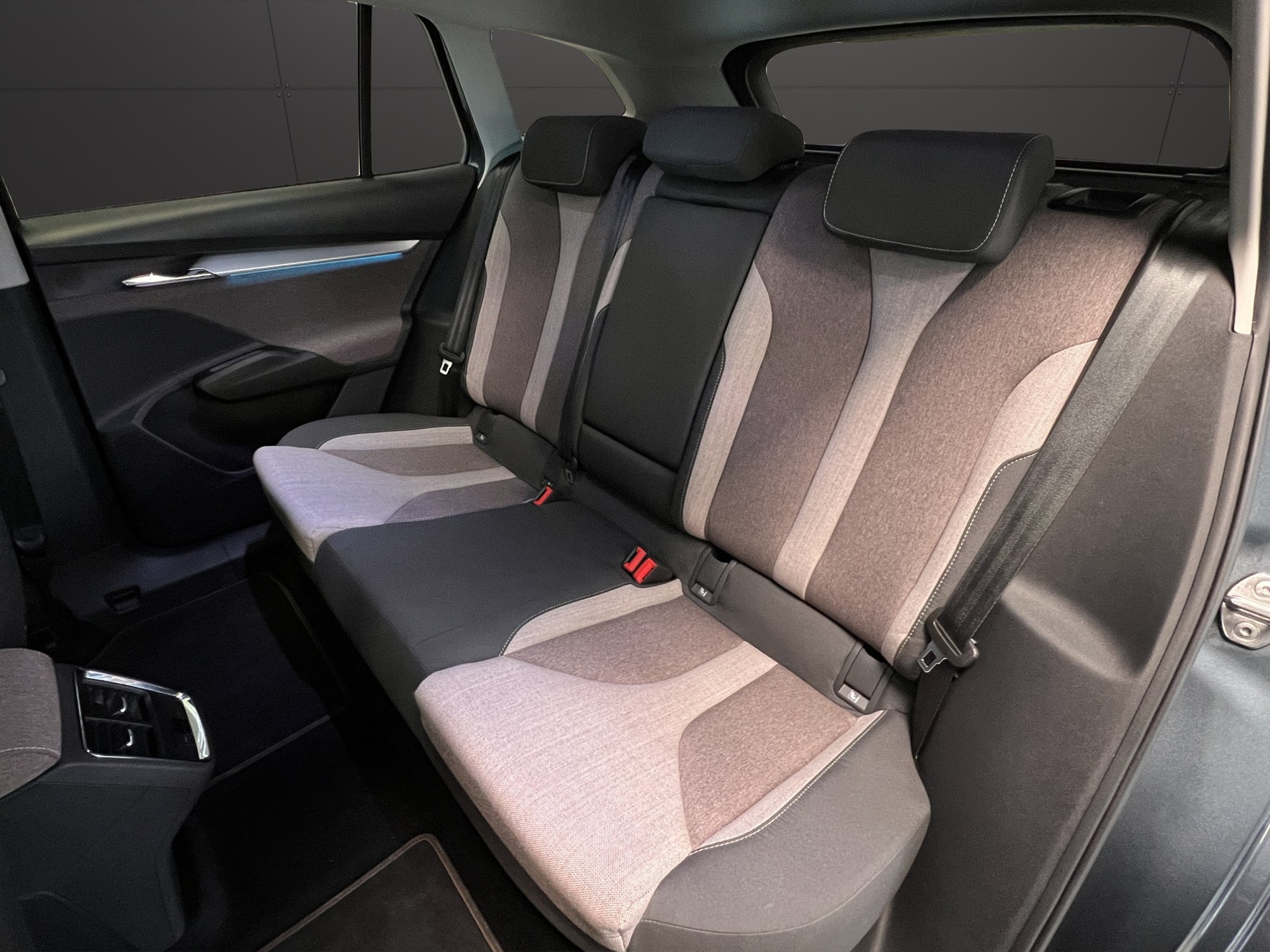 SKODA Enyaq iV 60-image-8