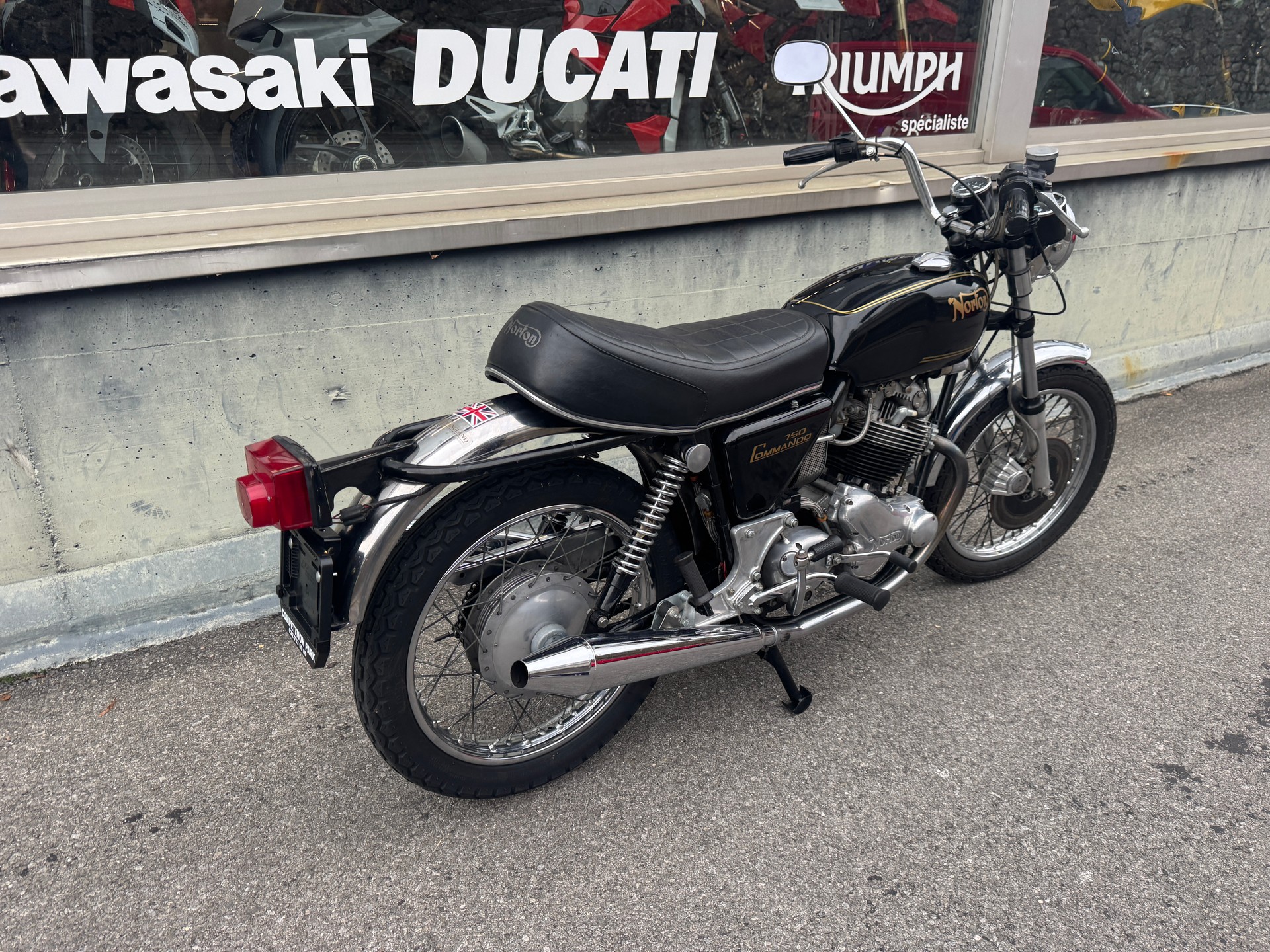 NORTON commando-showroom-element-3