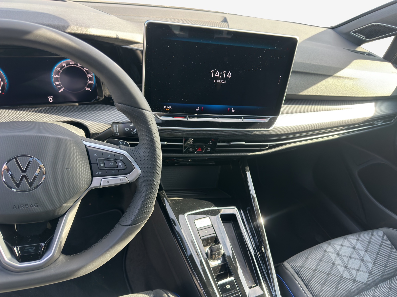 VW Golf Variant 1.5 eTSI mHEV R-Line DSG-image-10