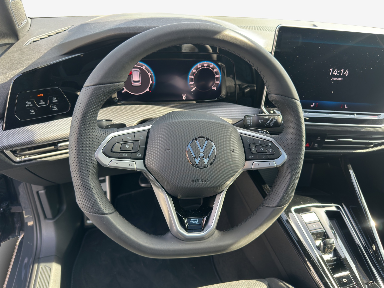 VW Golf Variant 1.5 eTSI mHEV R-Line DSG-image-9