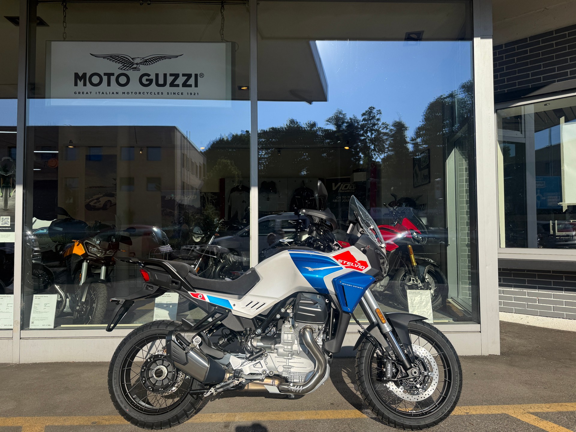MOTO GUZZI Stelvio Duecento Tributo-showroom-element-1