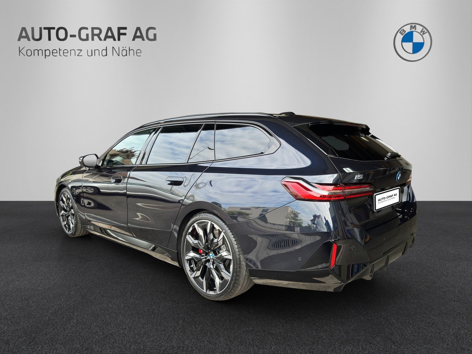BMW i5 M60 Touring M Sport Pro-image-2