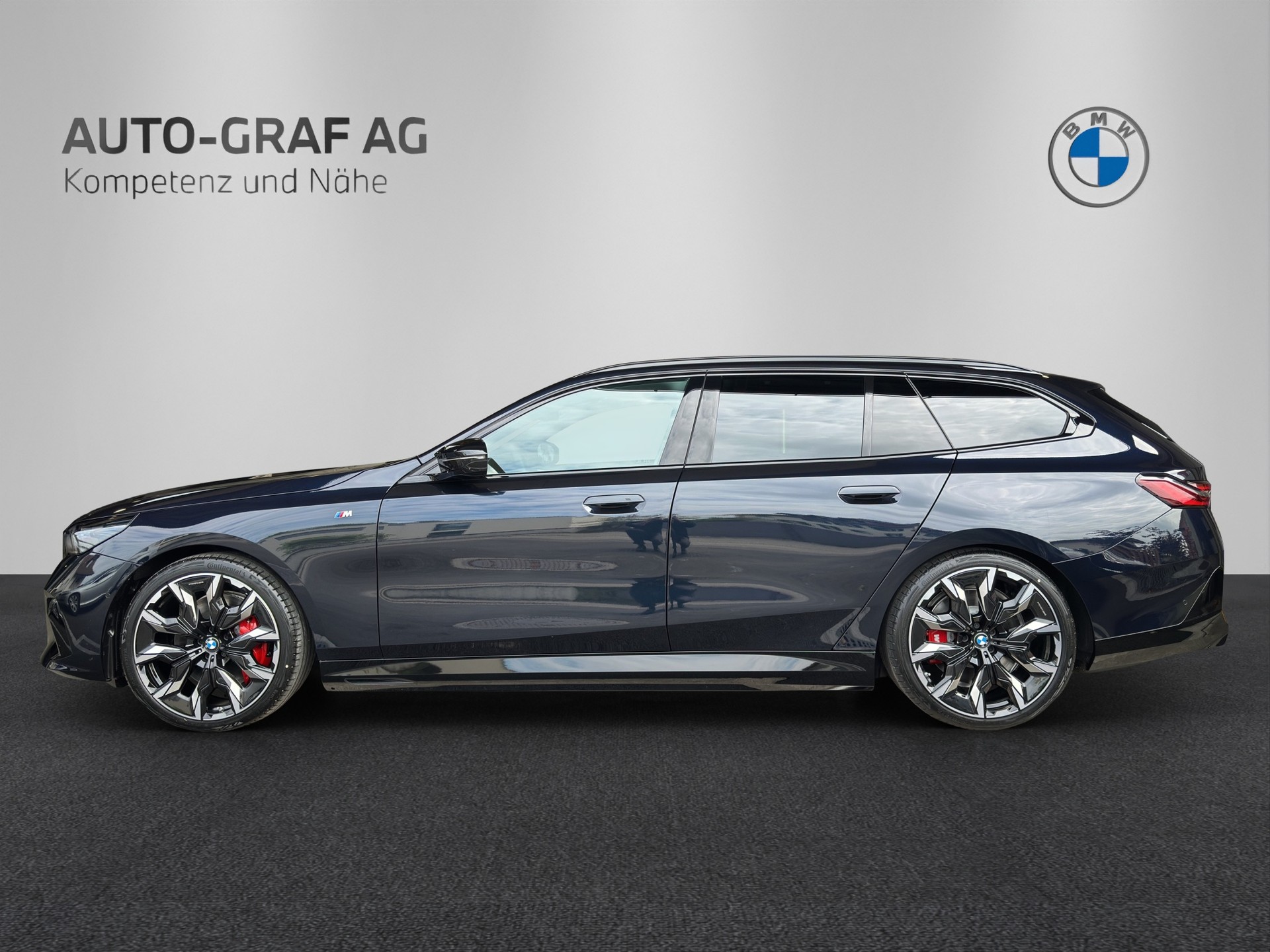 BMW i5 M60 Touring M Sport Pro-image-1