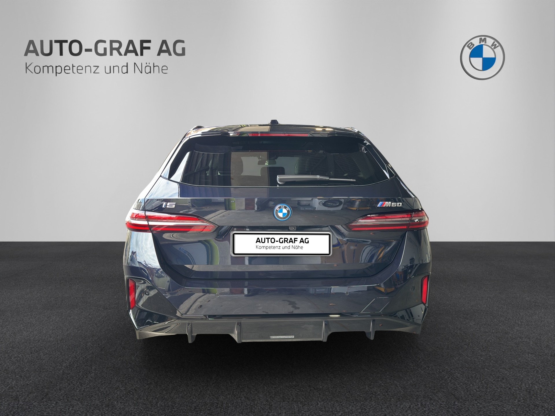 BMW i5 M60 Touring M Sport Pro-image-3