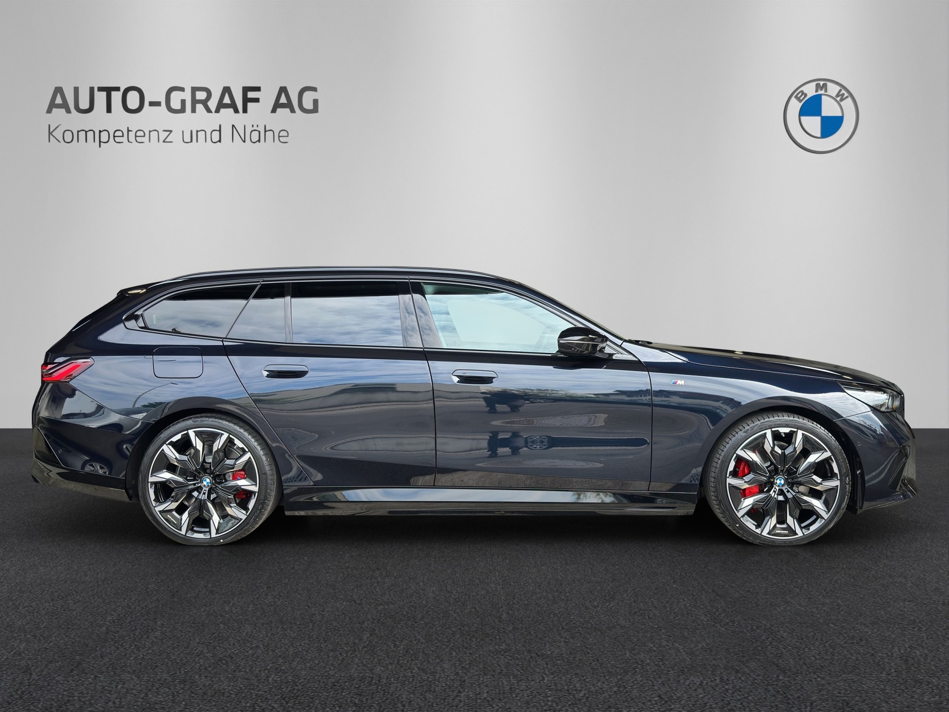 BMW i5 M60 Touring M Sport Pro-image-5