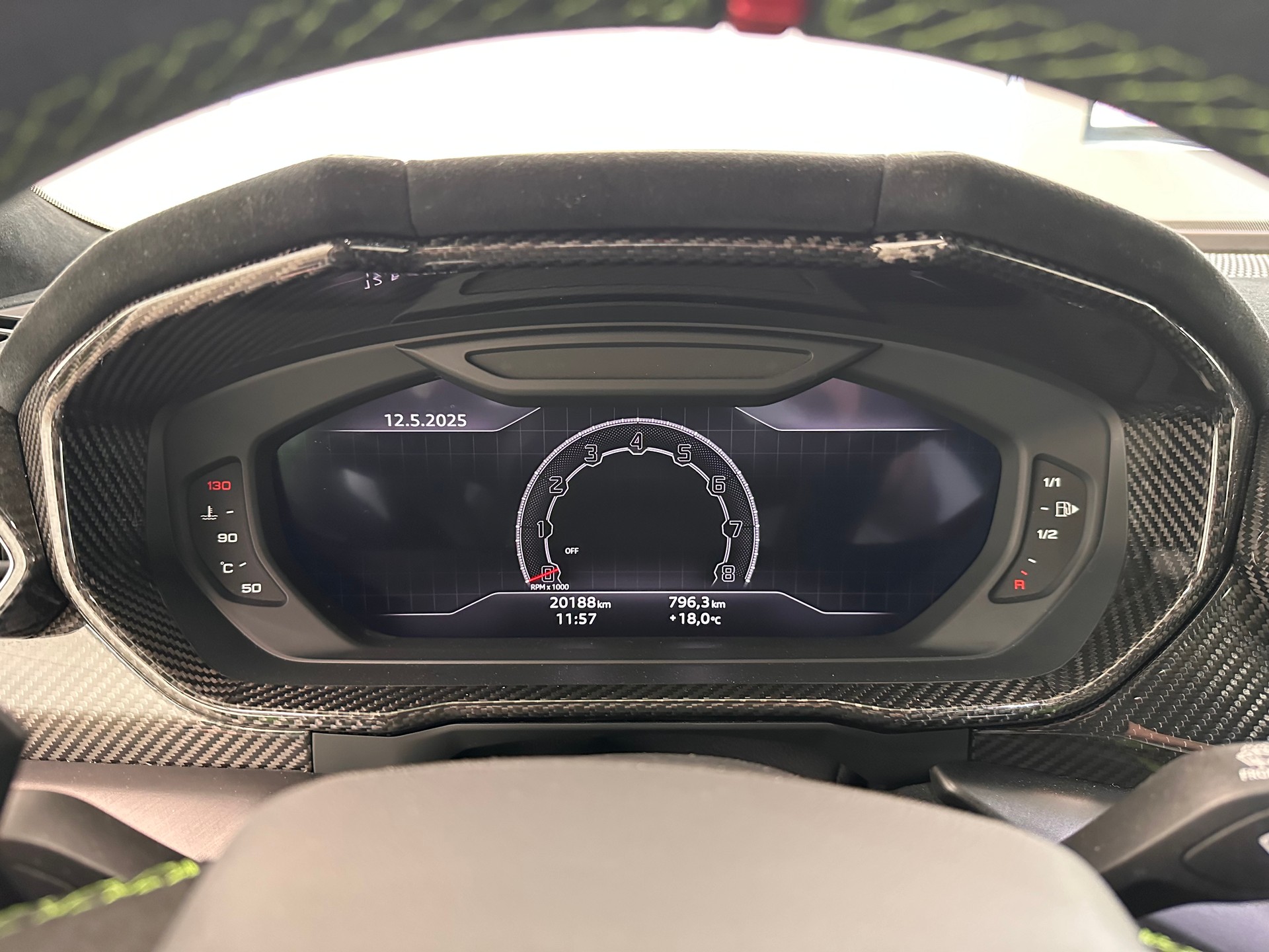 LAMBORGHINI URUS Performante-image-12