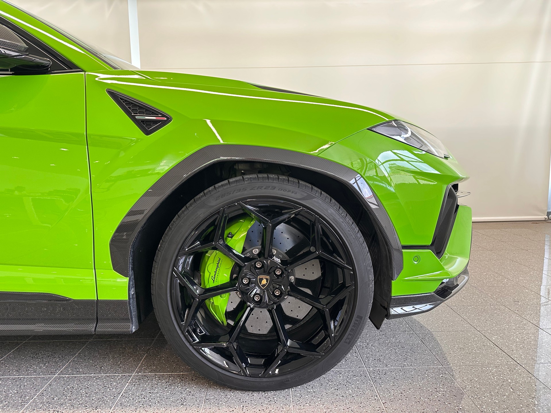 LAMBORGHINI URUS Performante-image-3