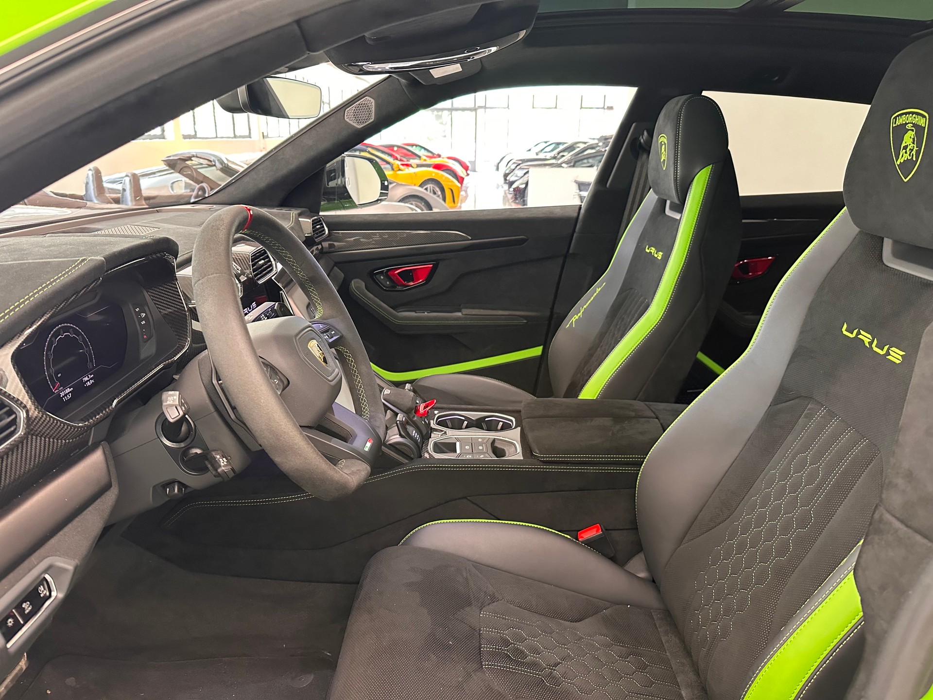 LAMBORGHINI URUS Performante-image-11
