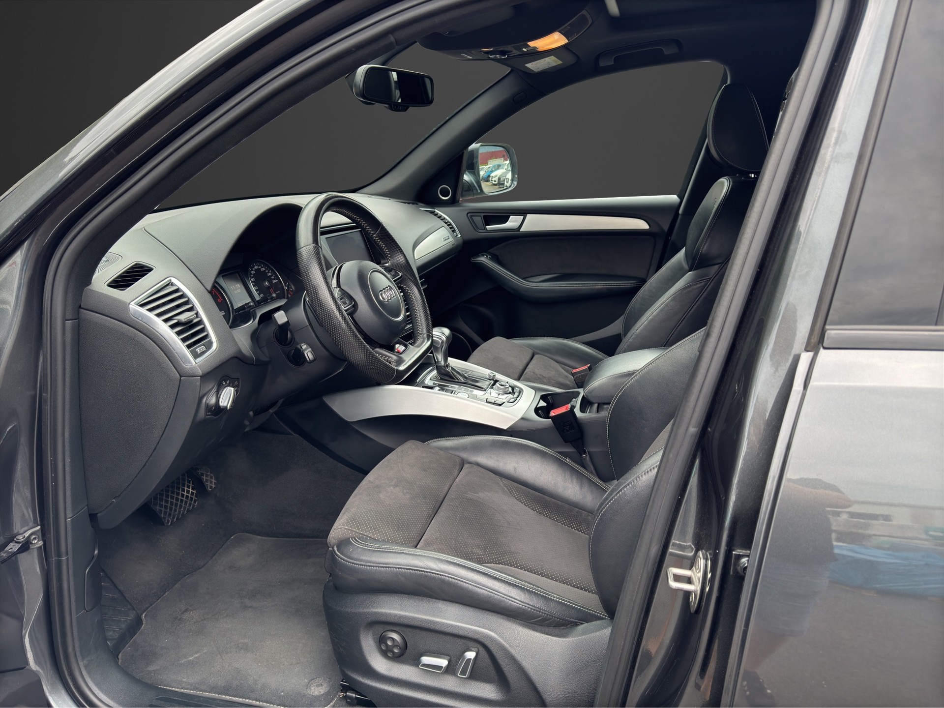 AUDI Q5 2.0 TFSI quattro tiptronic-image-14
