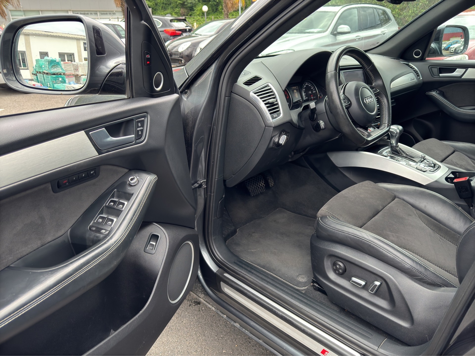 AUDI Q5 2.0 TFSI quattro tiptronic-image-12
