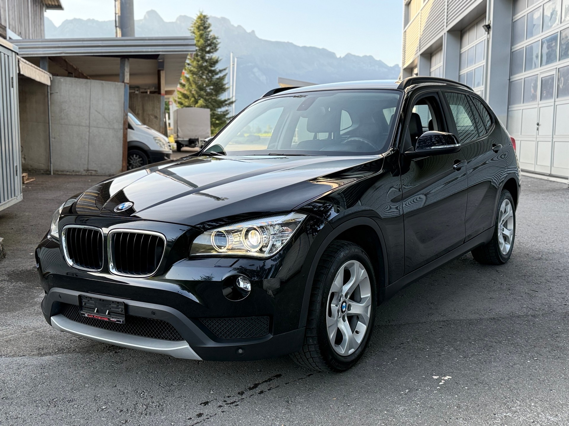 BMW X1 xDrive 18d Sport Line Steptronic-image-0