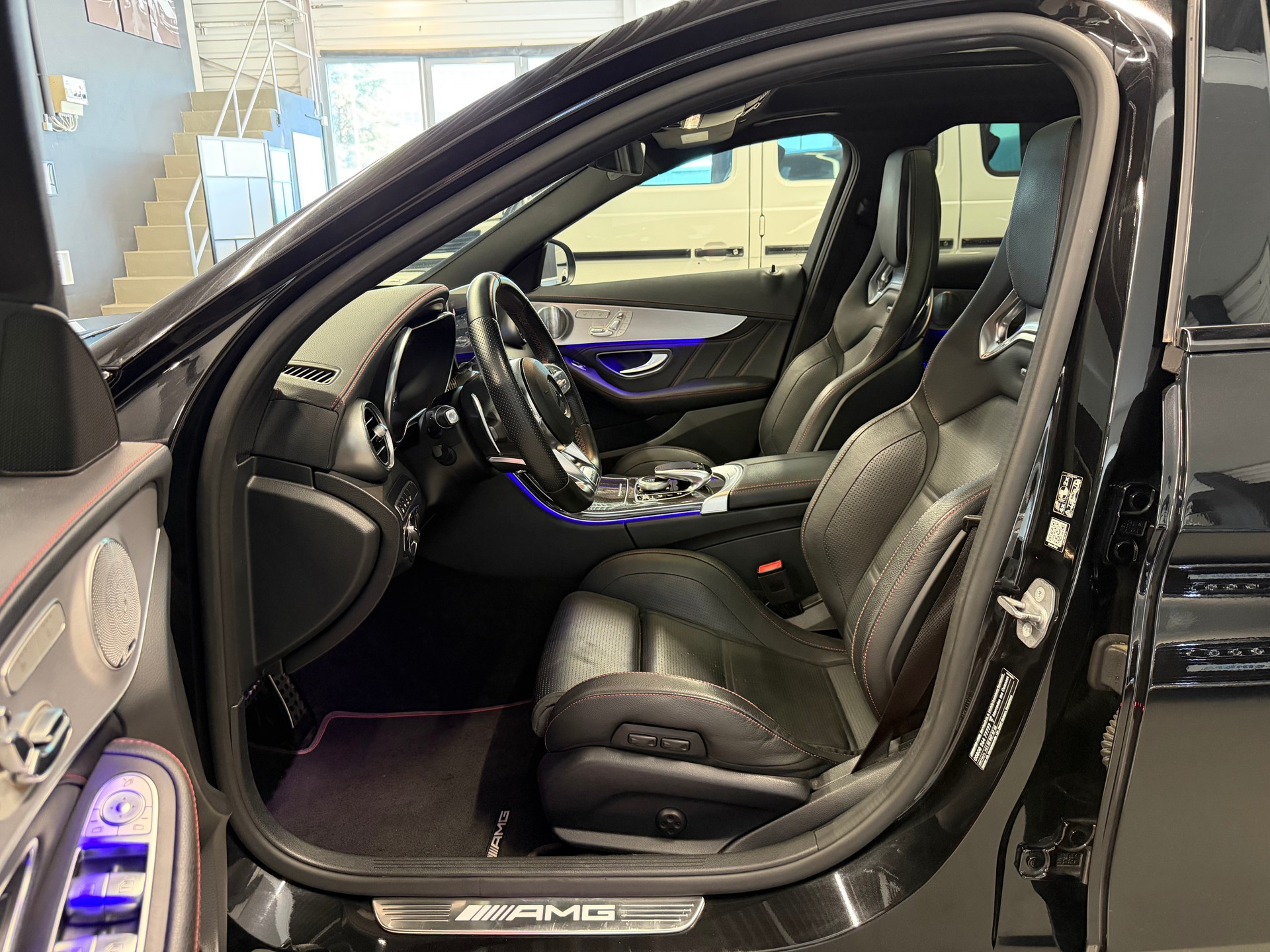 MERCEDES-BENZ C 43 AMG 4Matic 9G-Tronic-image-8