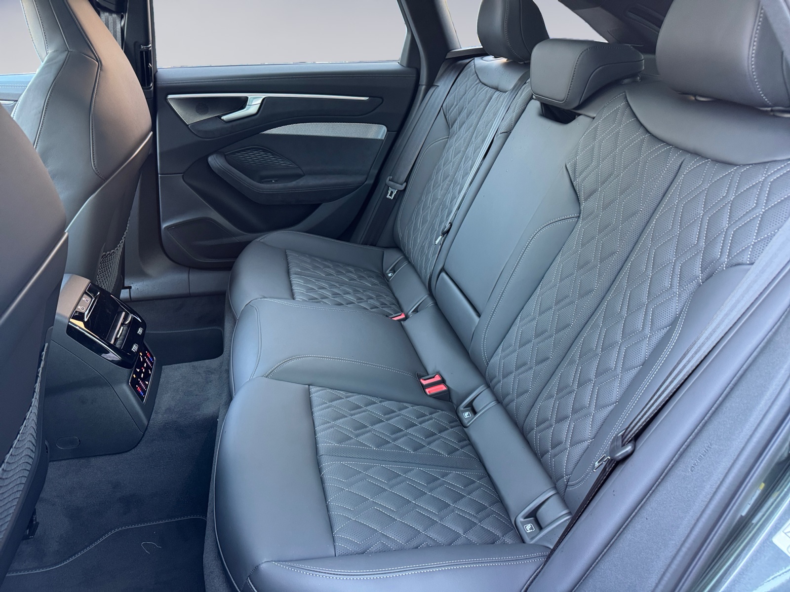 AUDI A6 Avant TFSI quattro 270 kW S tronic-image-10